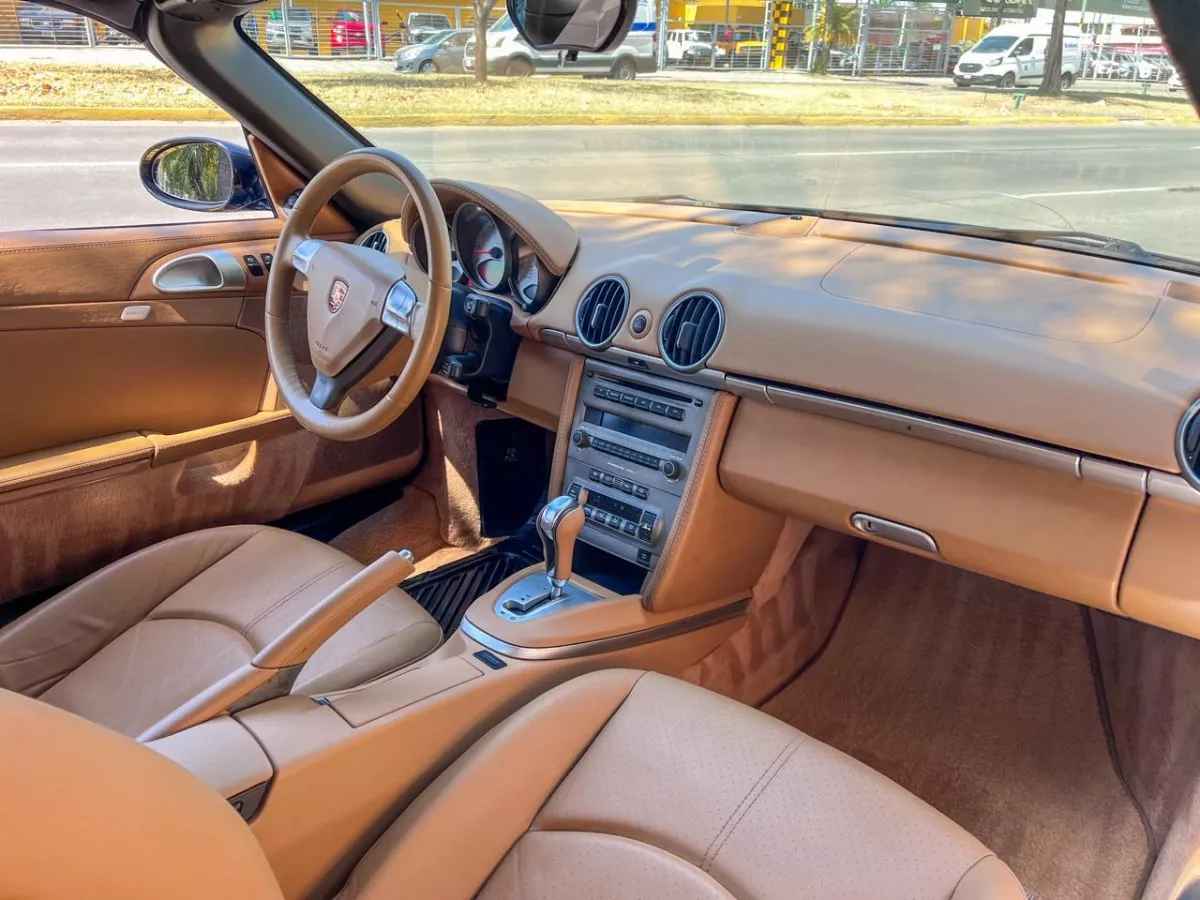 Car image 17