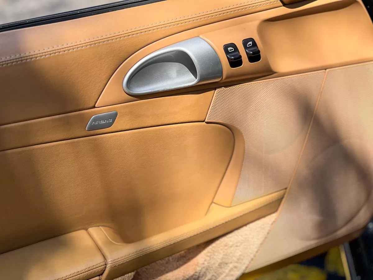 Car image 20