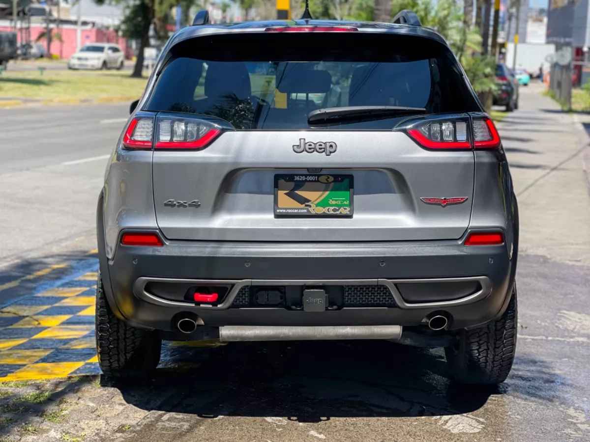 Car image 10