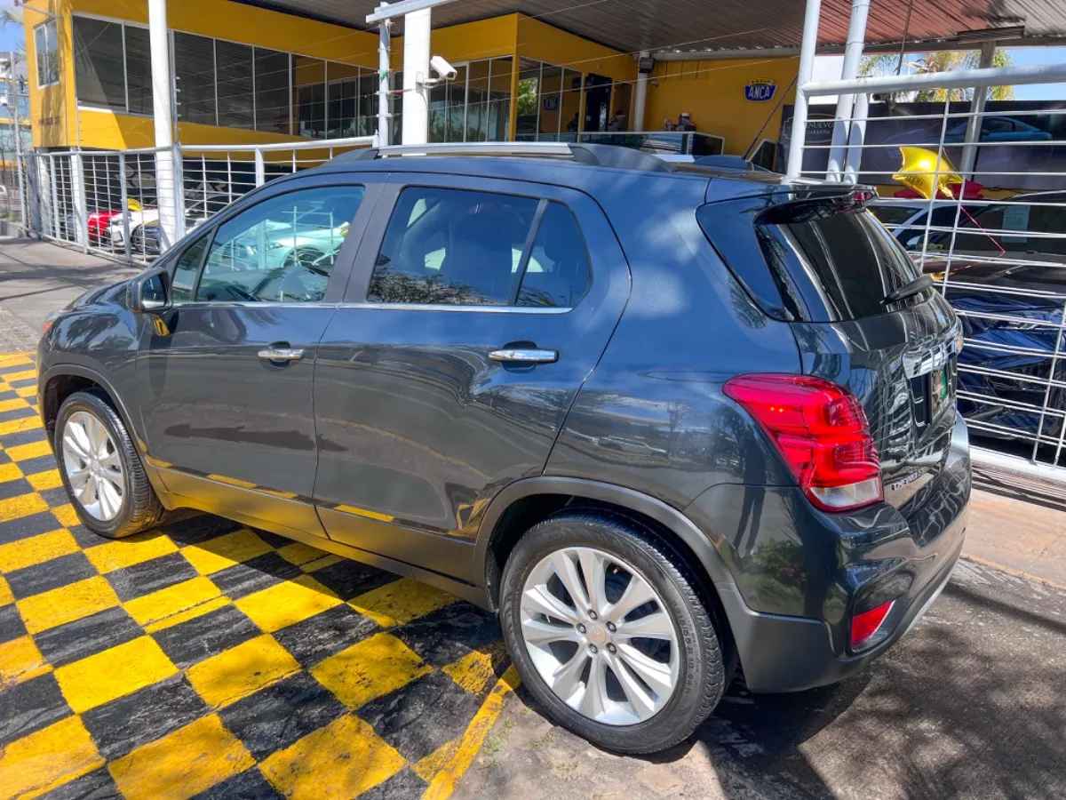 Car image 6