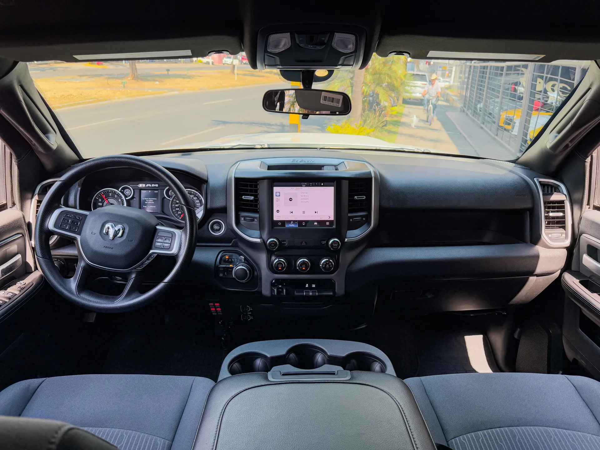 Car image 10