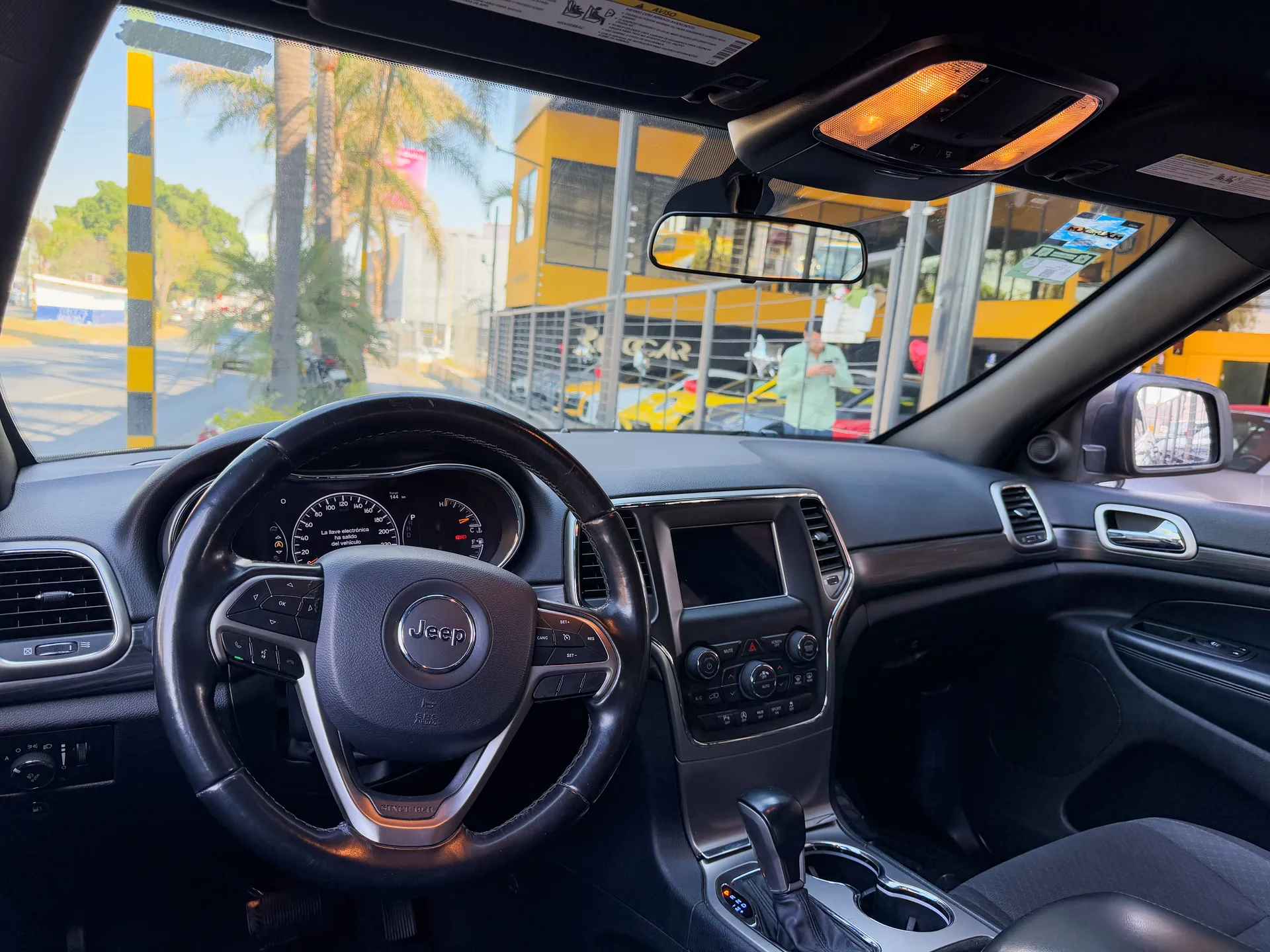 Car image 9