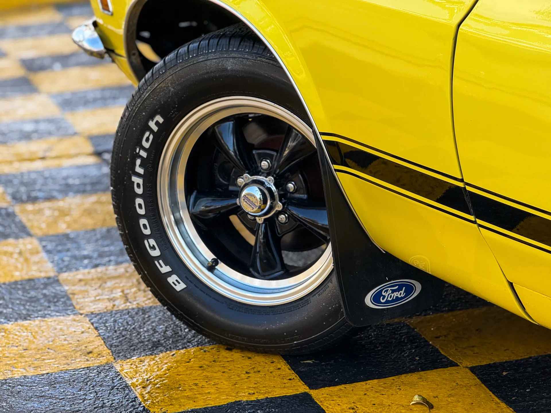 Car image 10