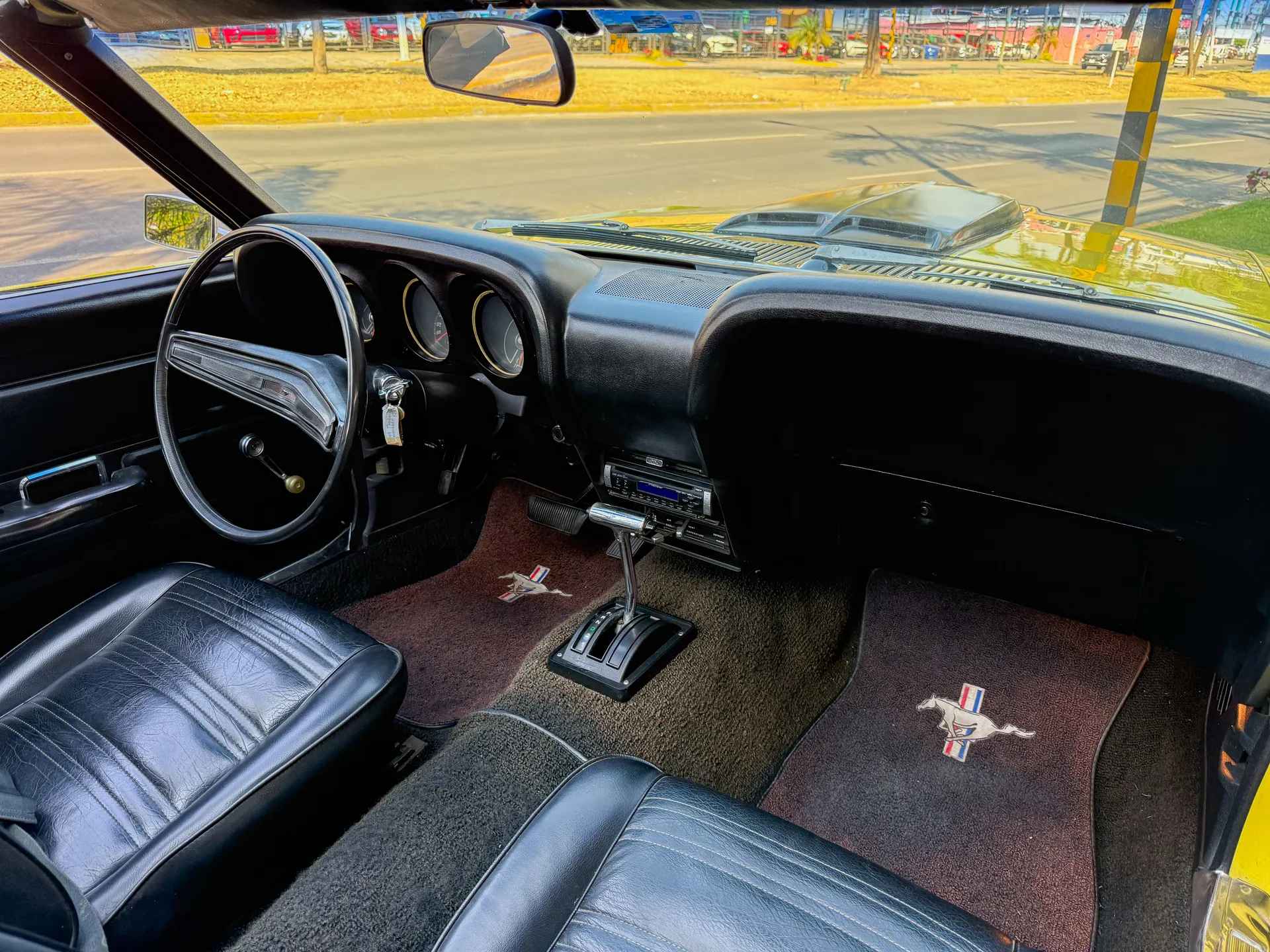 Car image 15