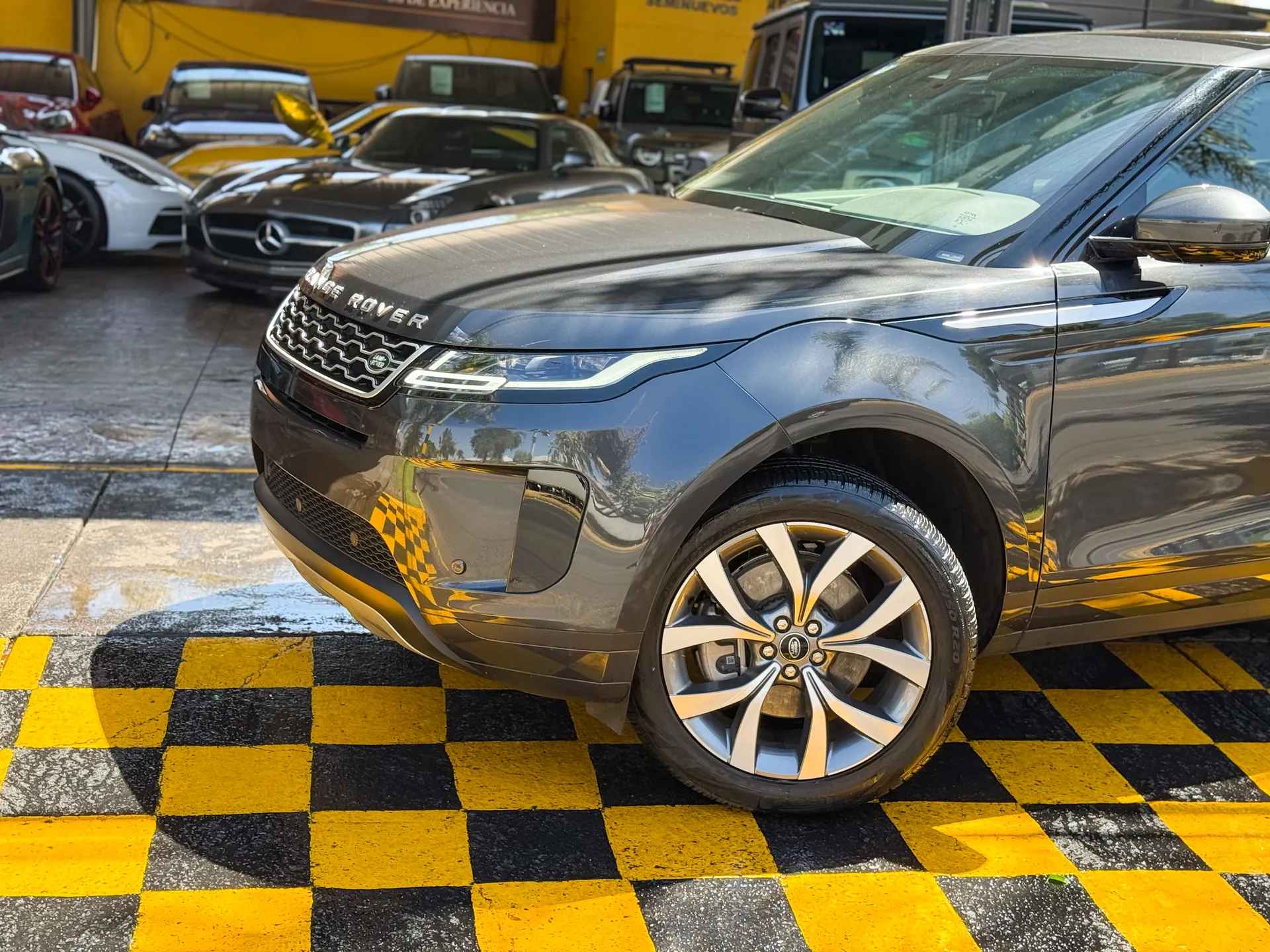Car image 2
