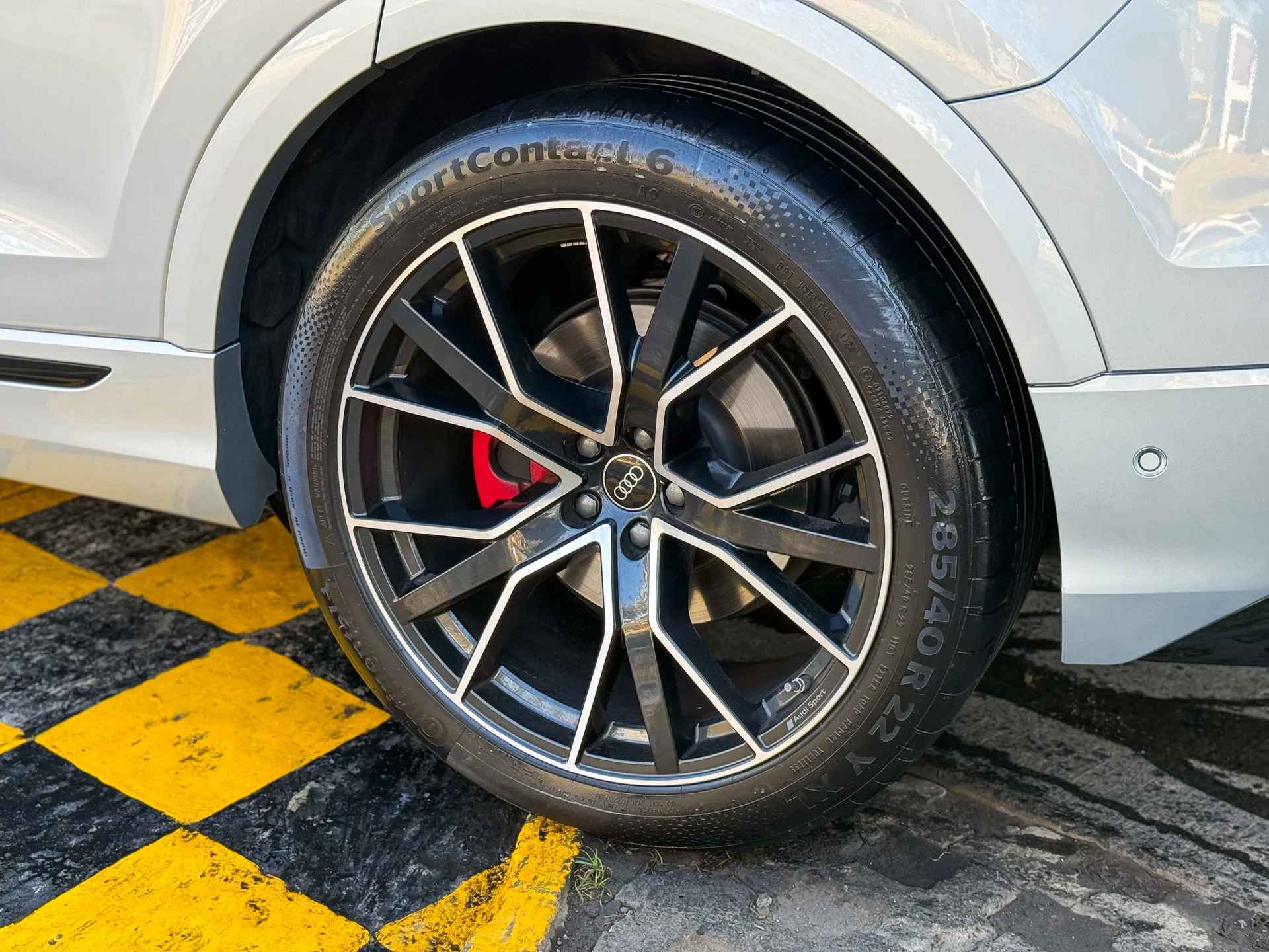 Car image 8