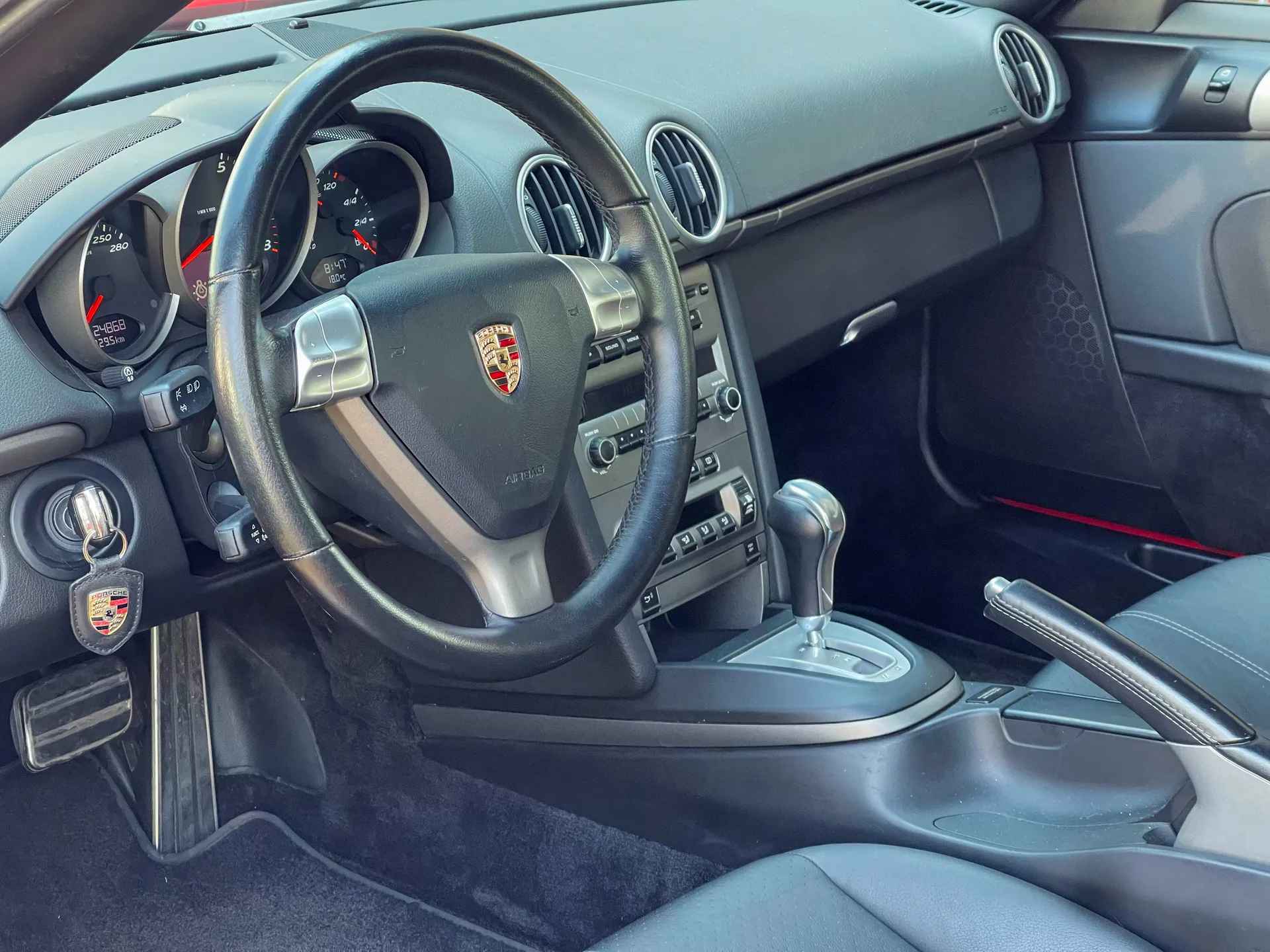 Car image 17