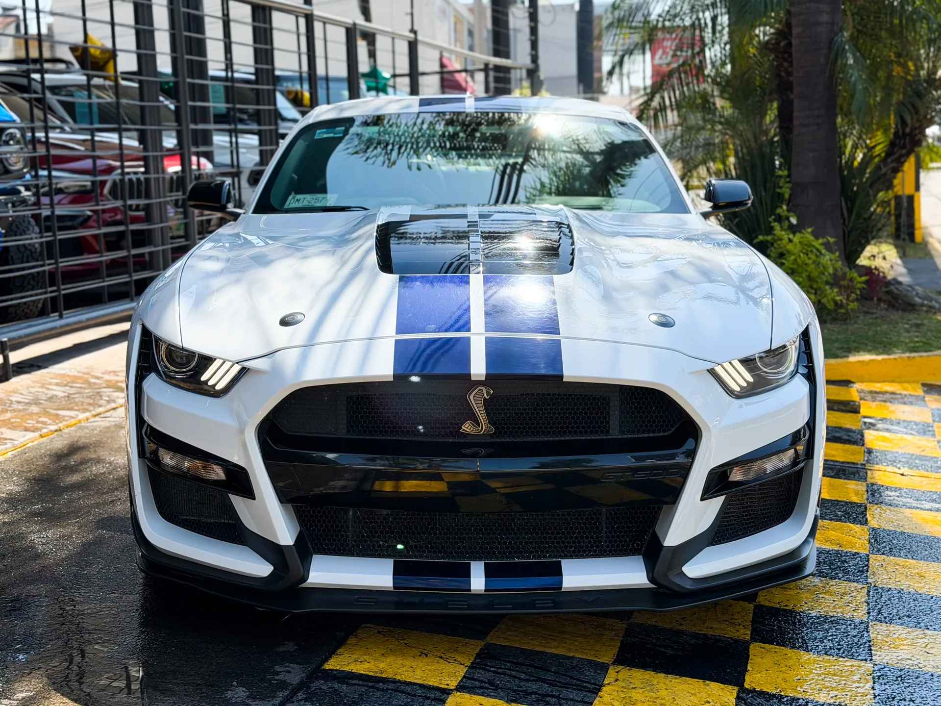 Car image 3