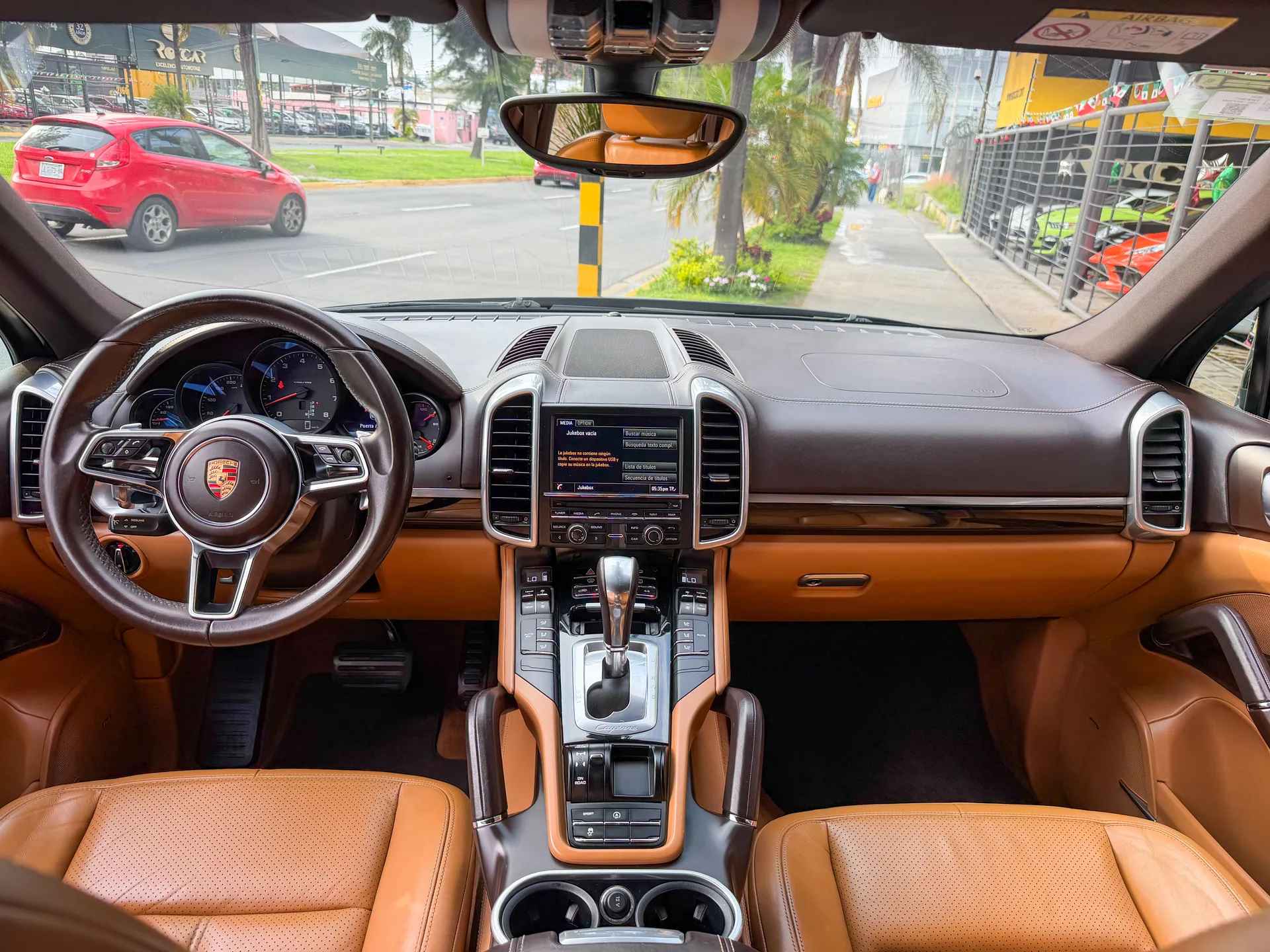 Car image 10