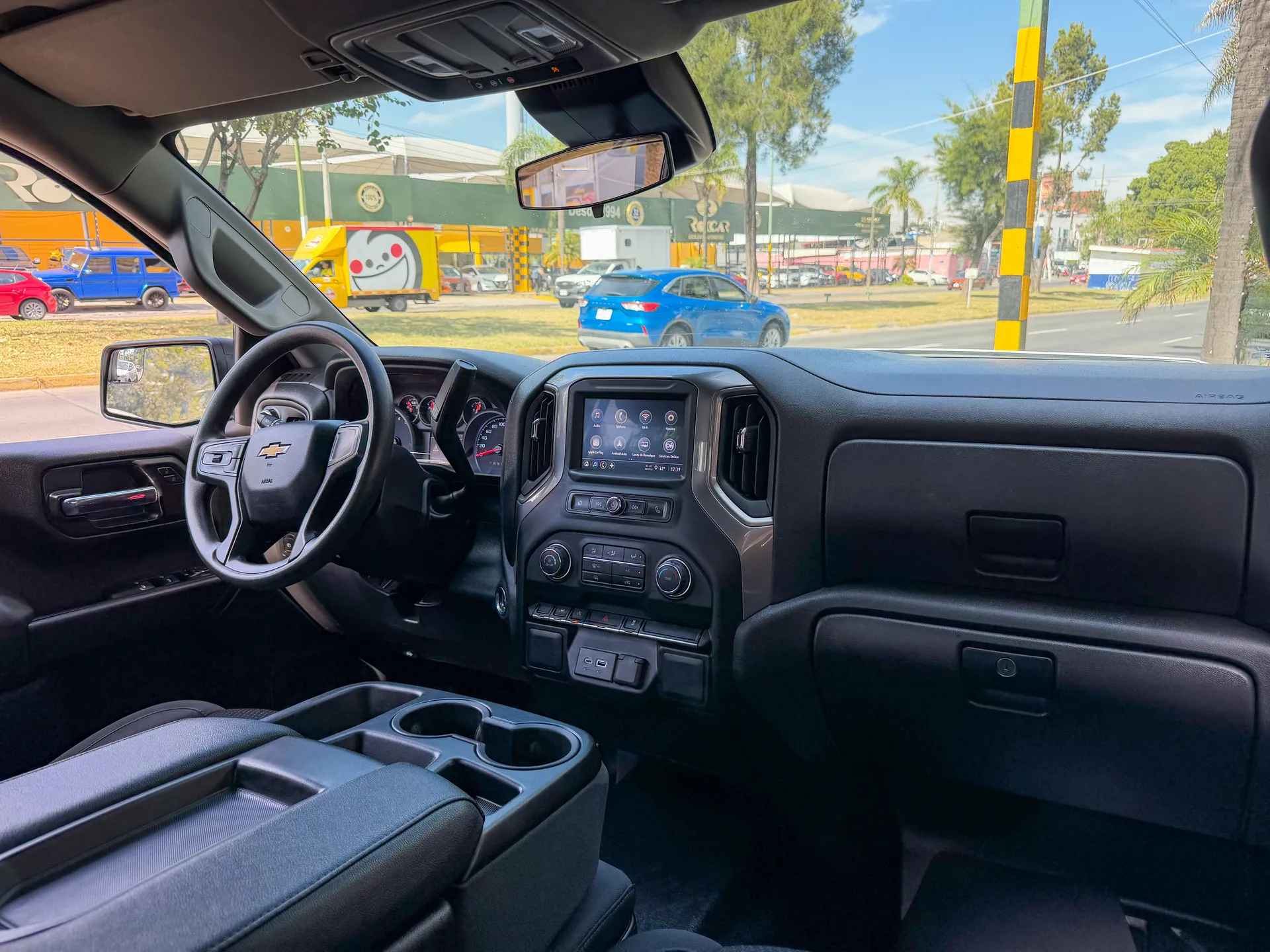 Car image 13