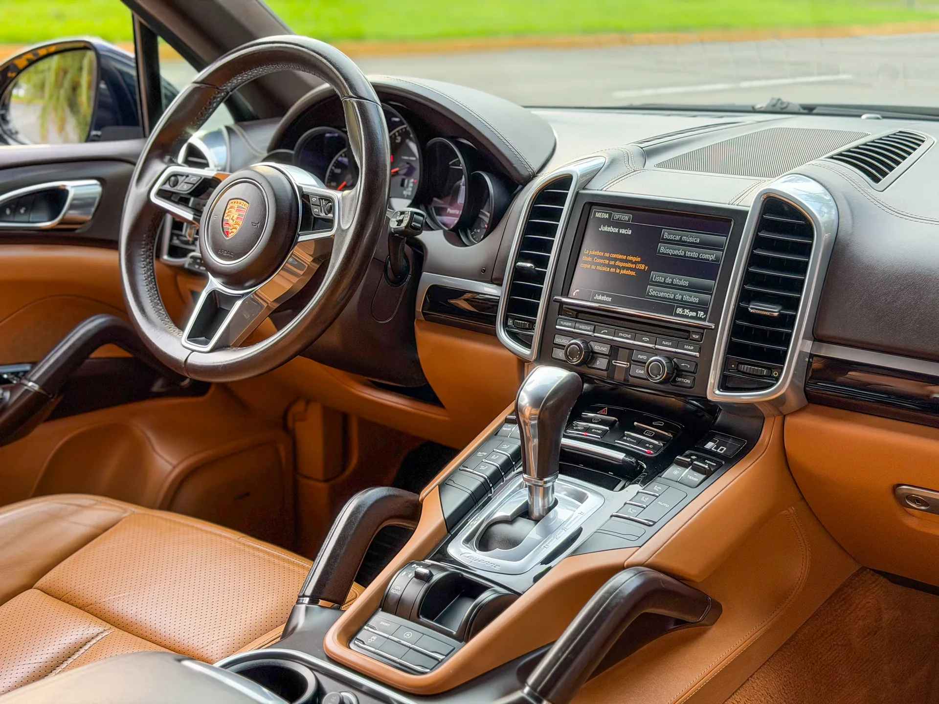Car image 15