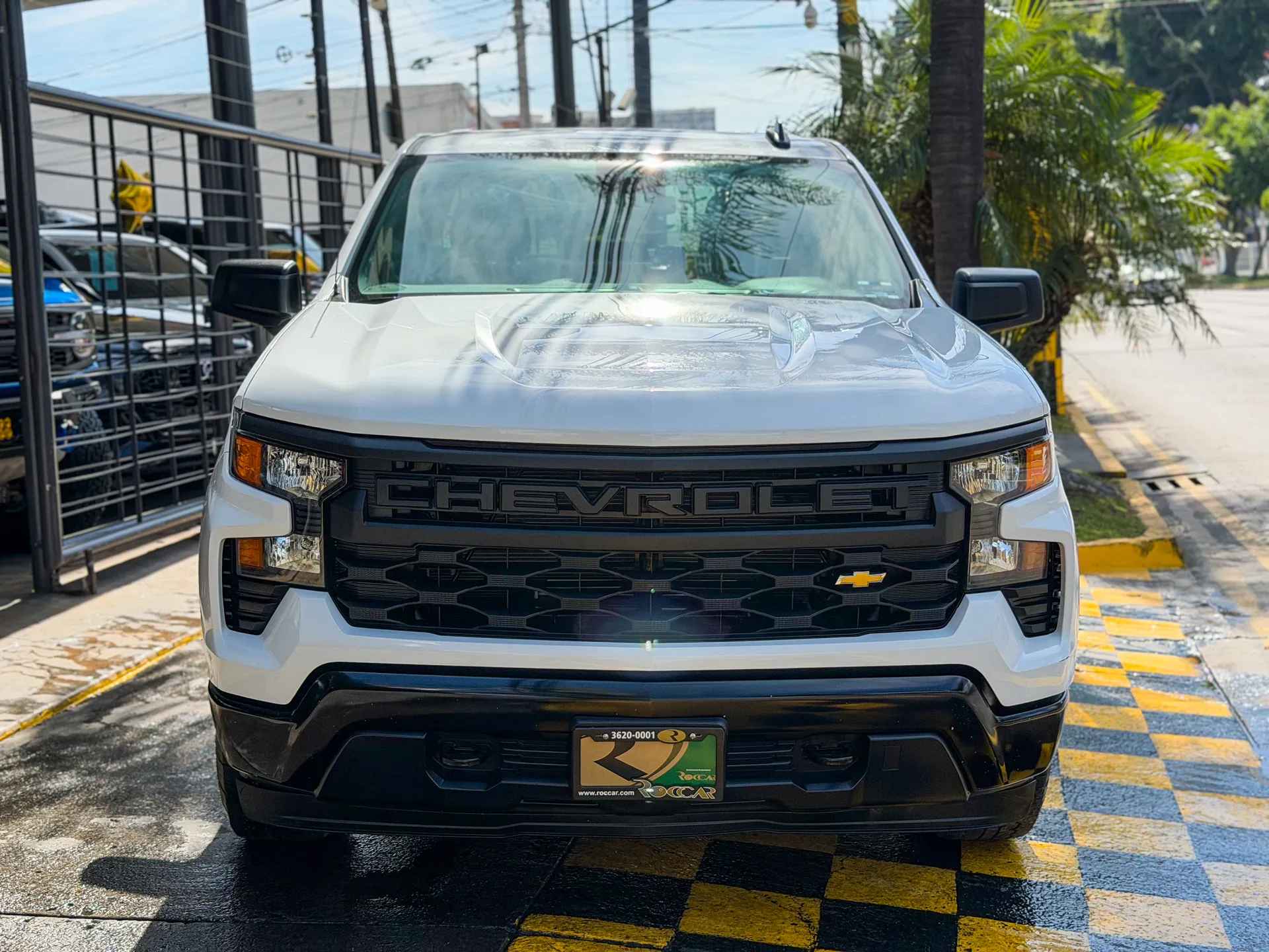Car image 3