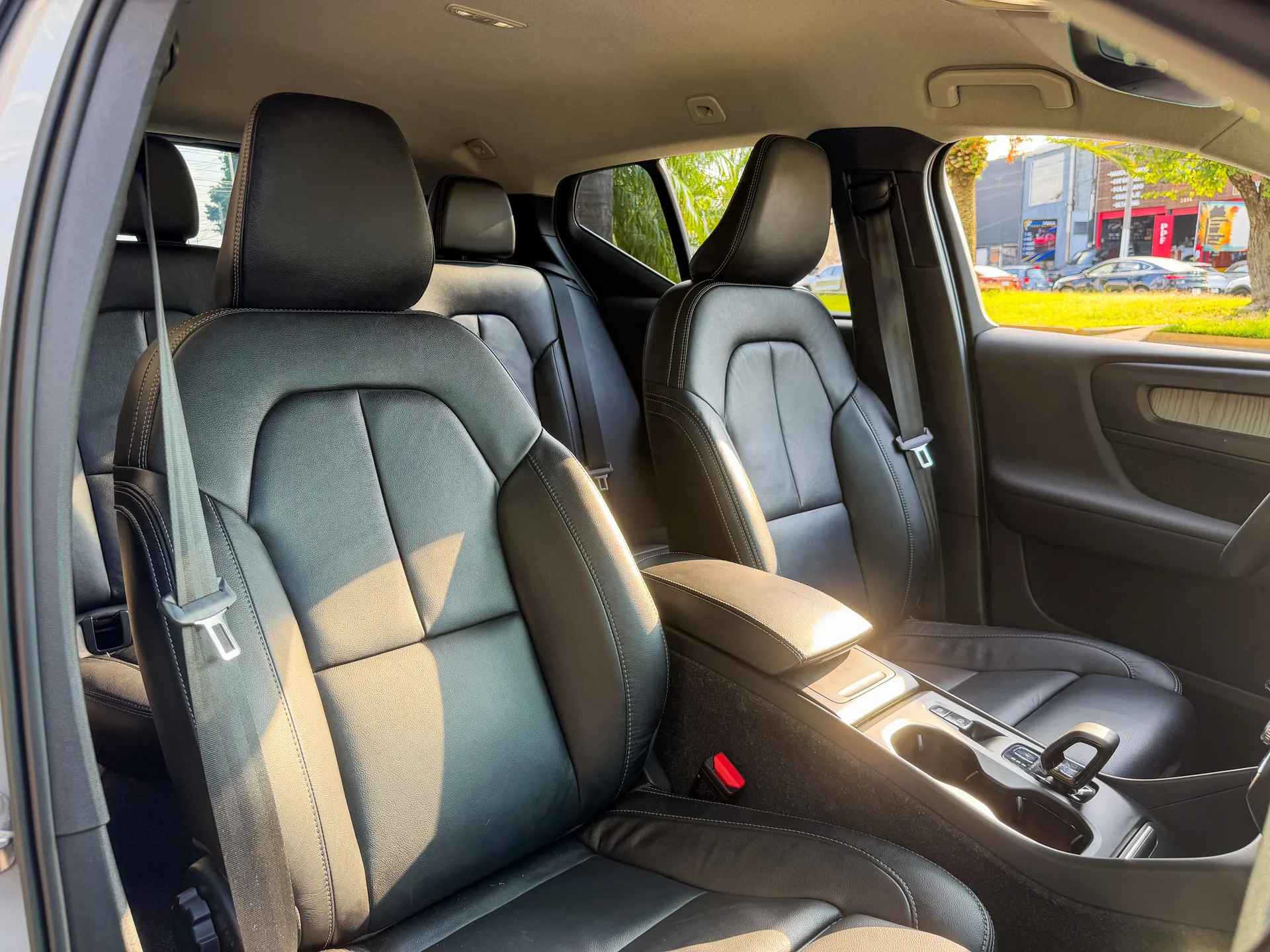 Car image 16