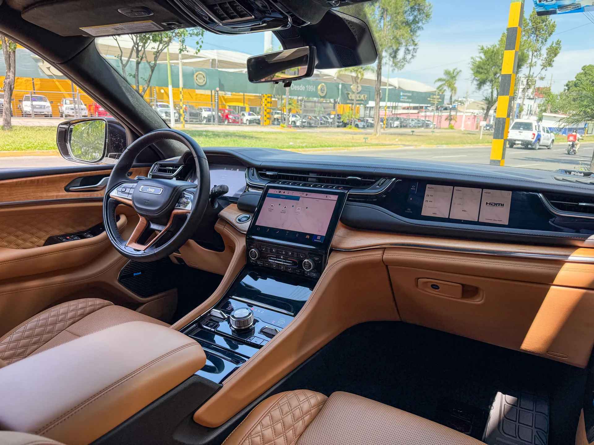 Car image 15