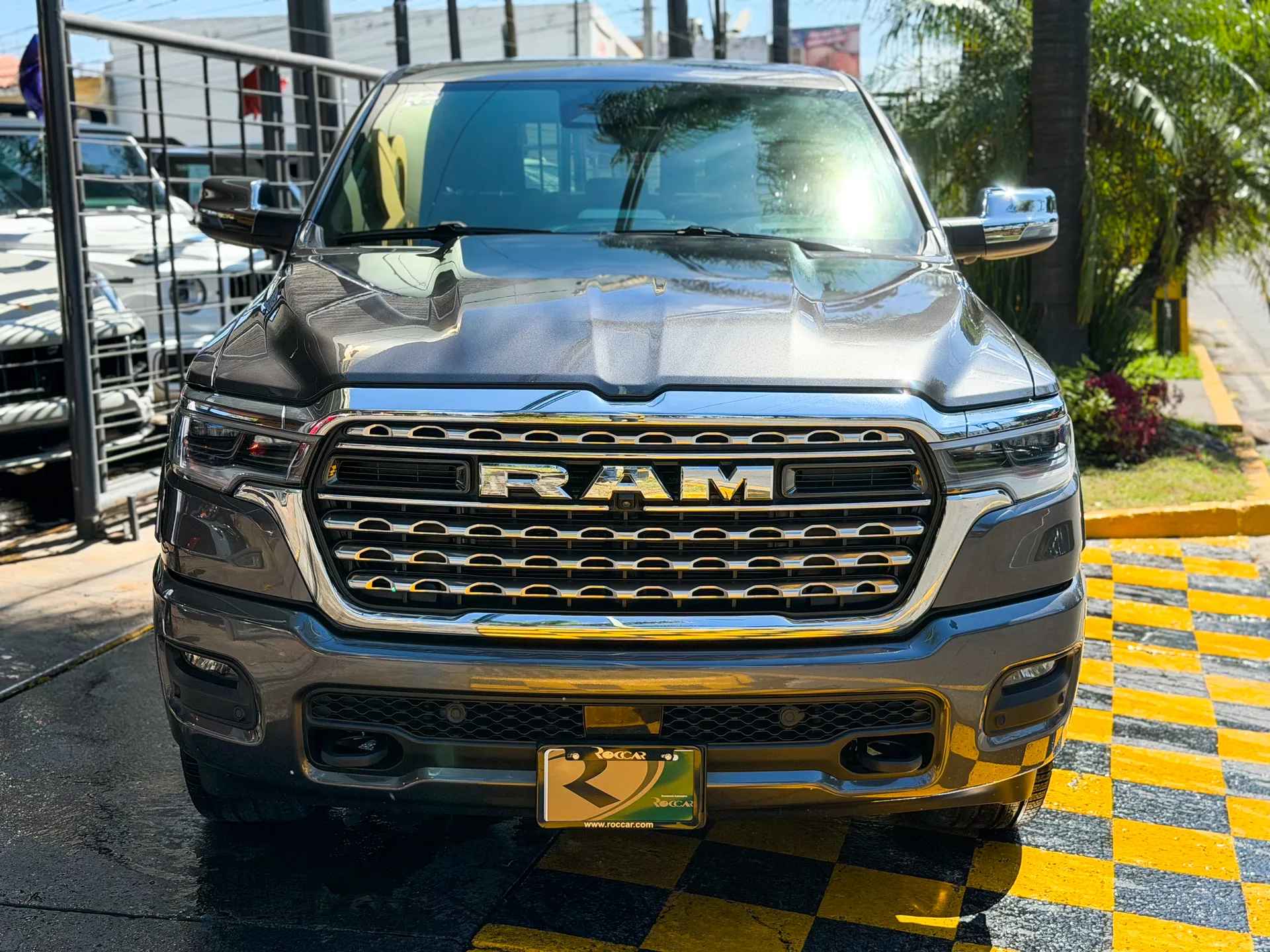 Car image 3