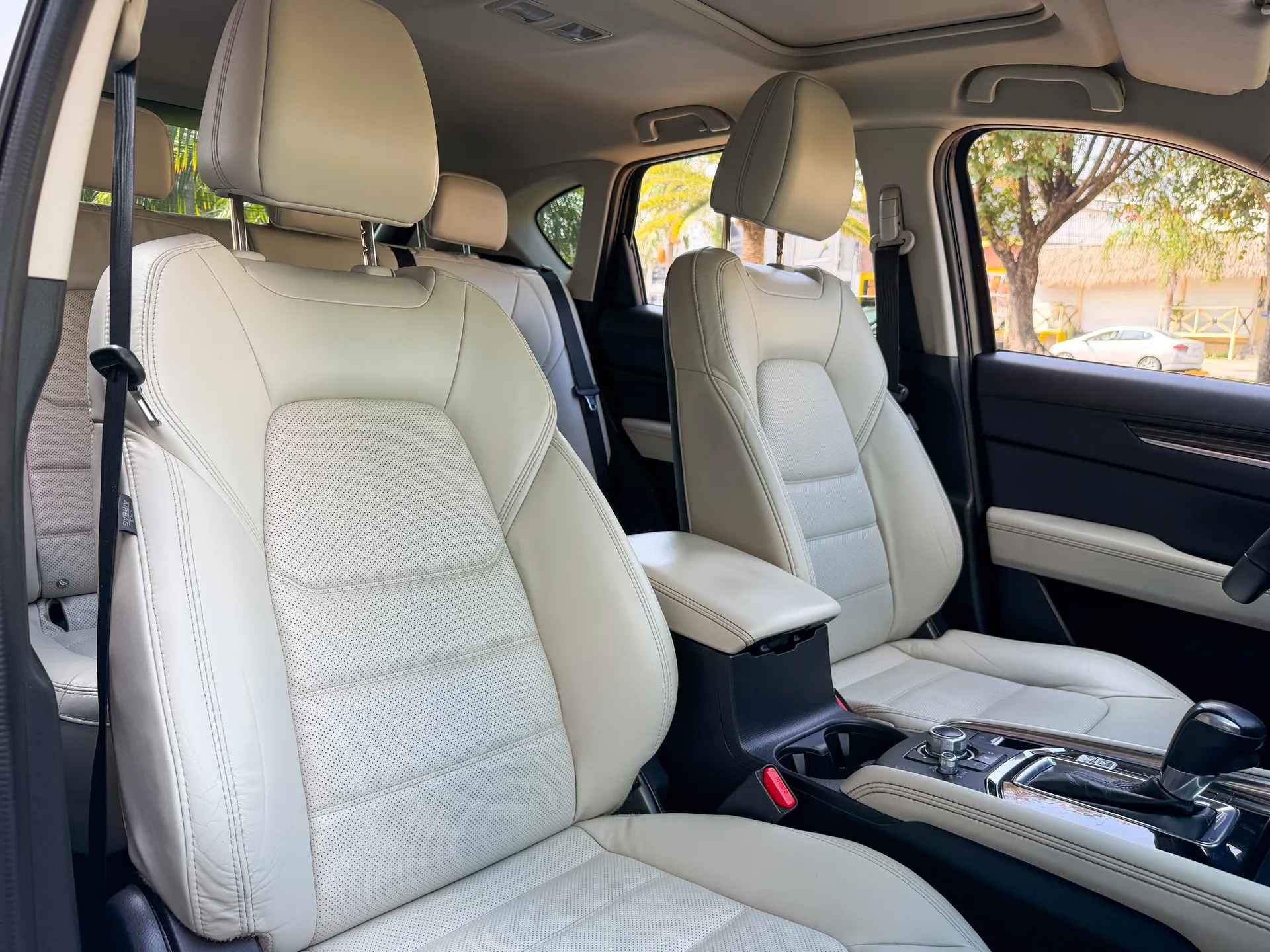 Car image 17