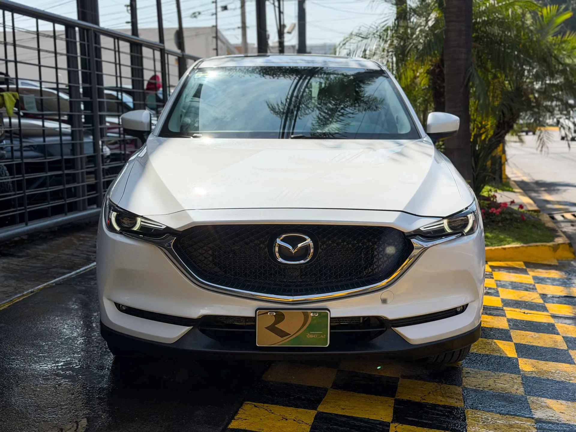 Car image 3