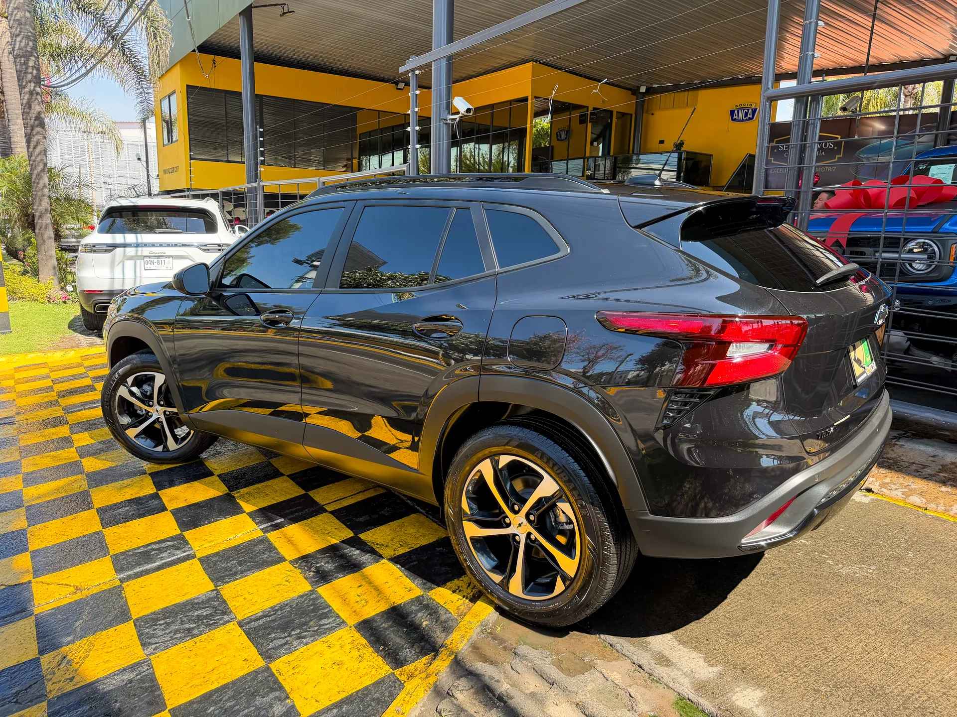 Car image 7