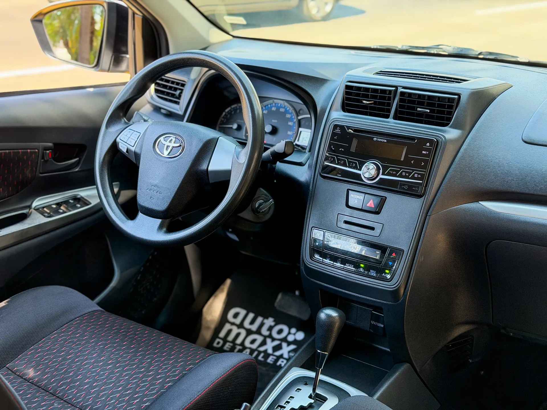 Car image 13