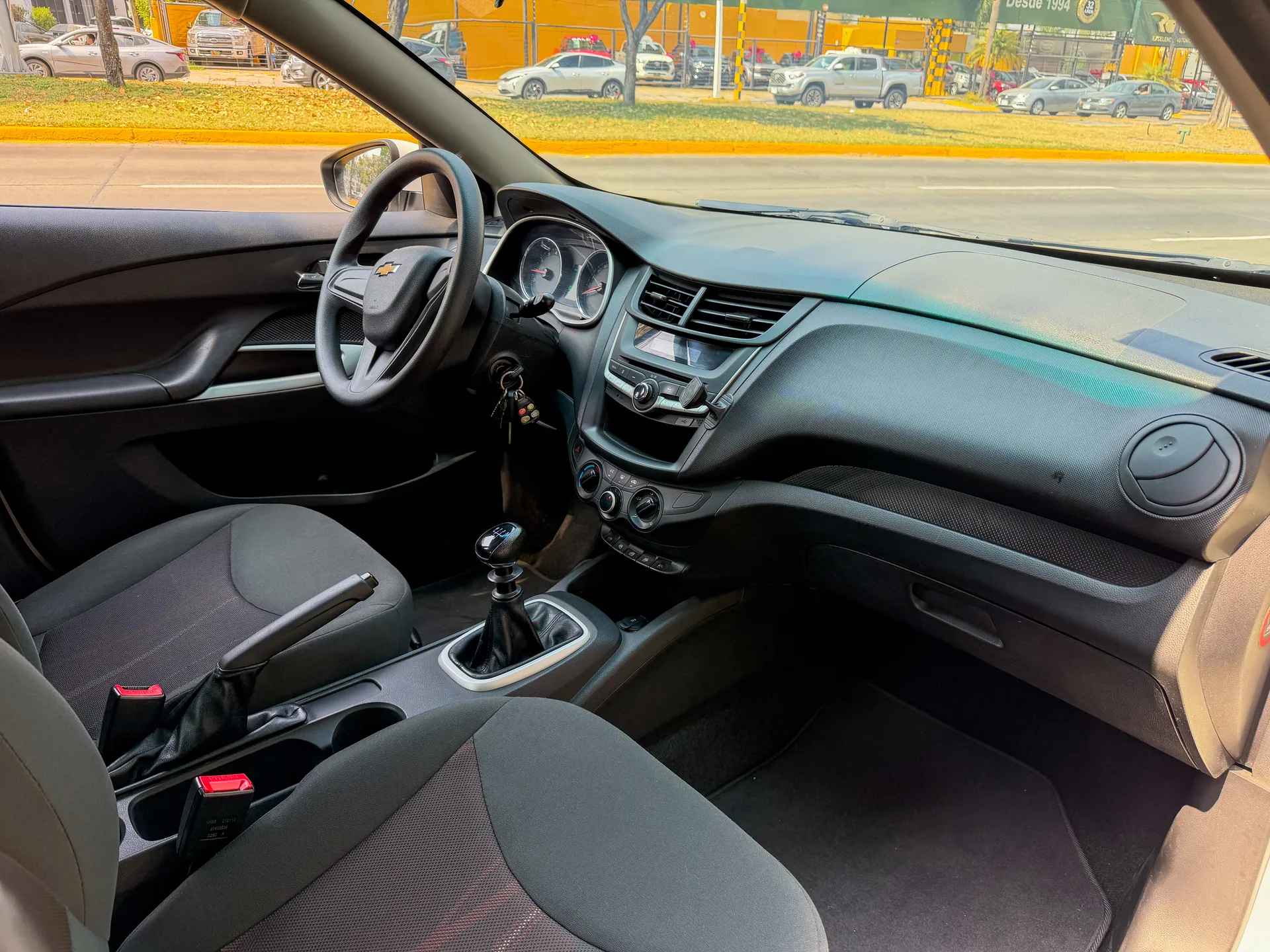 Car image 13