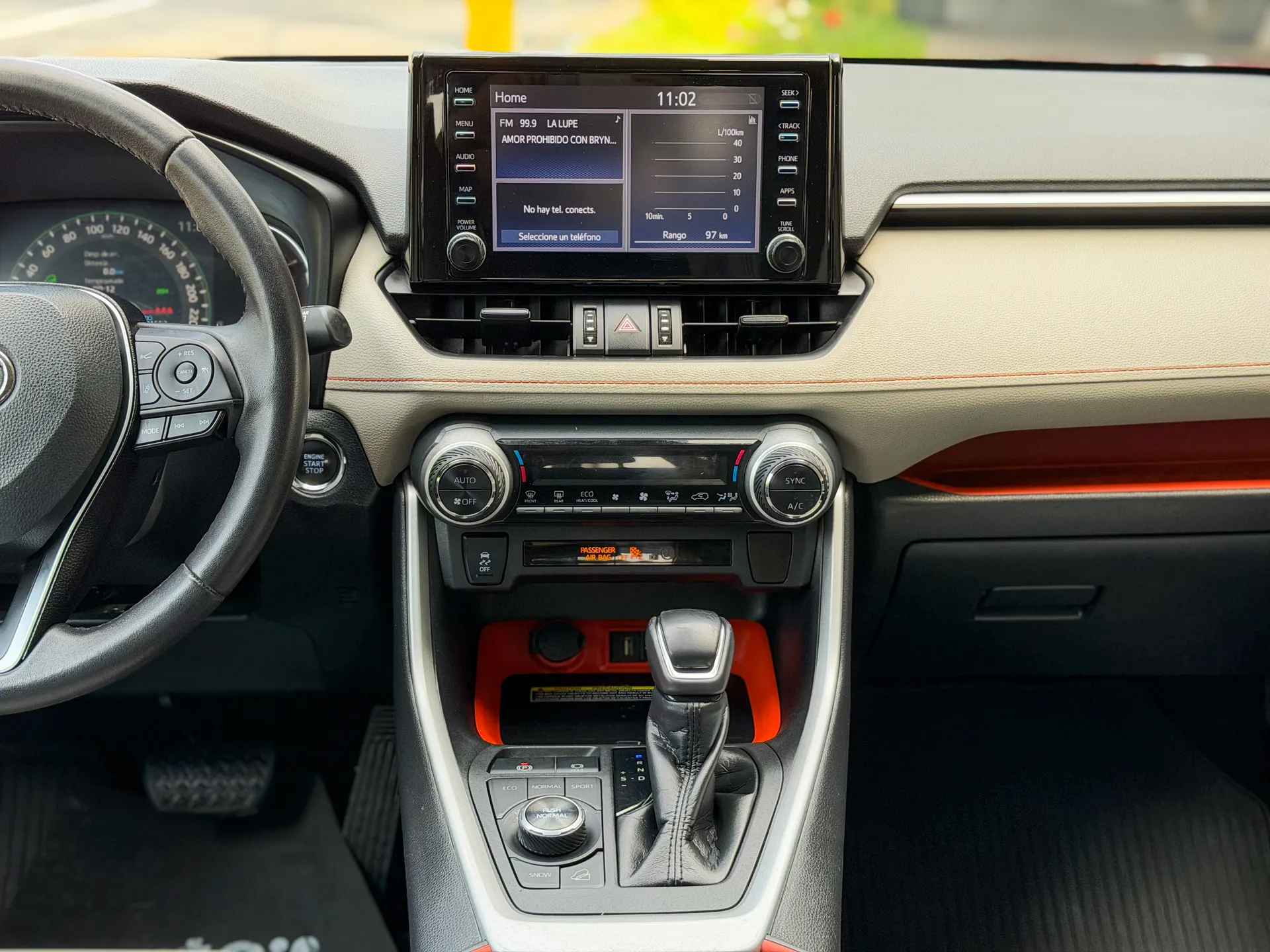 Car image 12