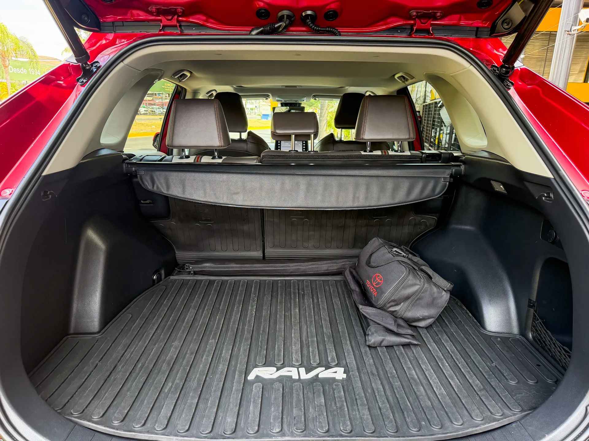 Car image 19