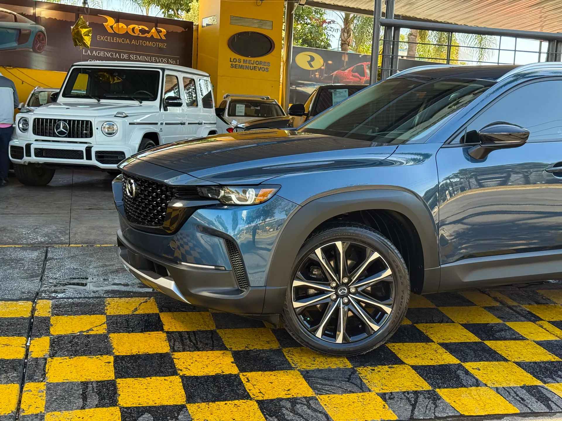 Car image 2