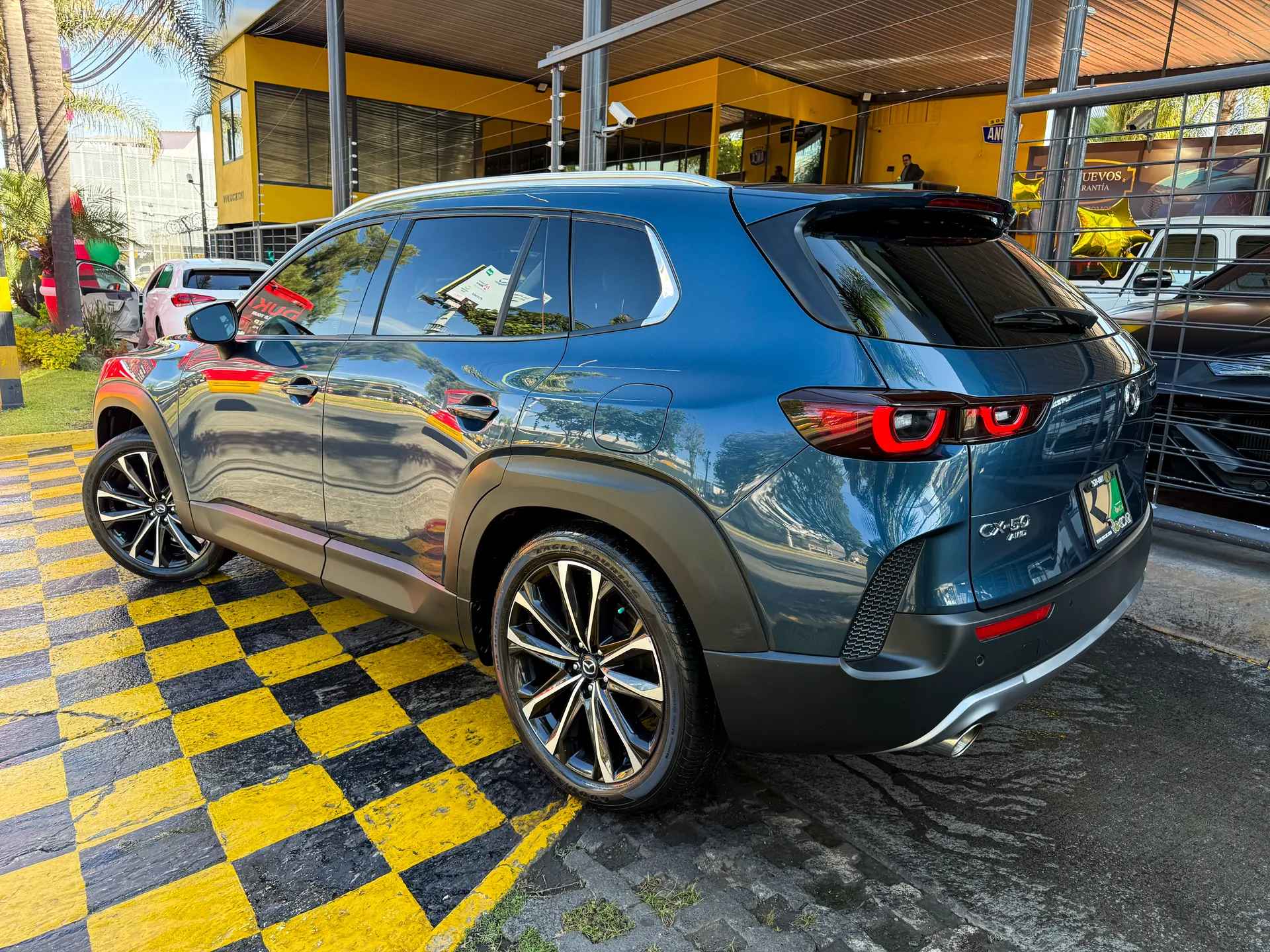 Car image 9
