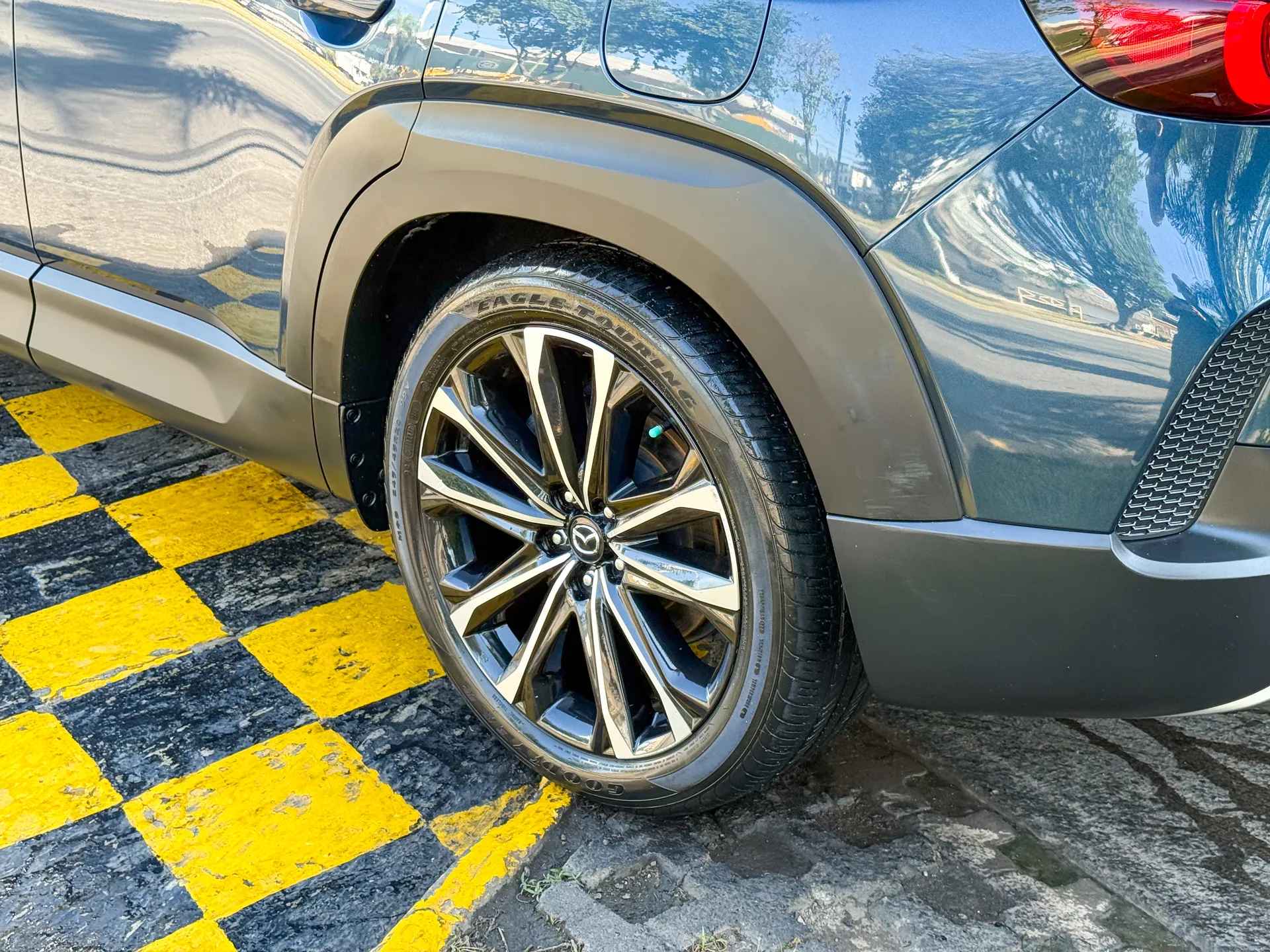 Car image 10