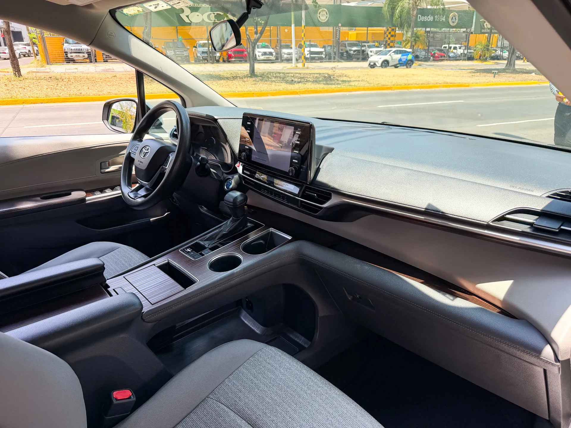 Car image 13