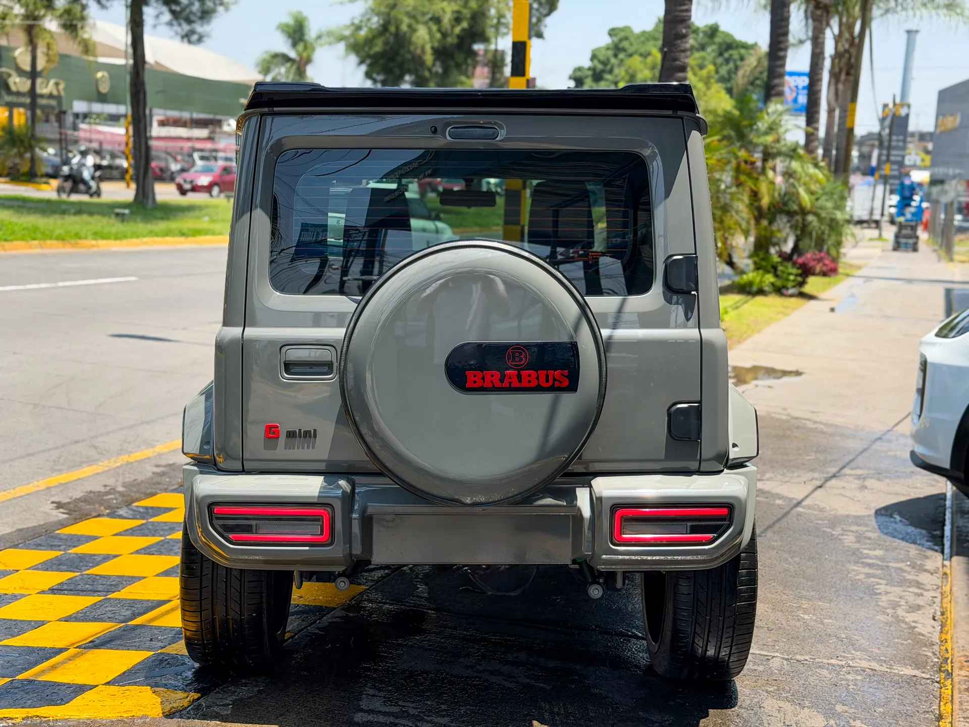 Car image 9