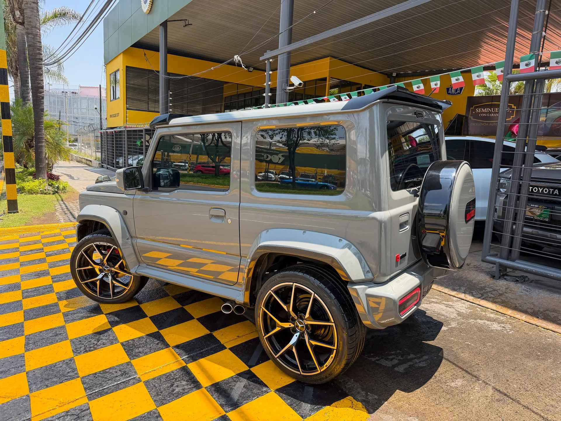 Car image 7