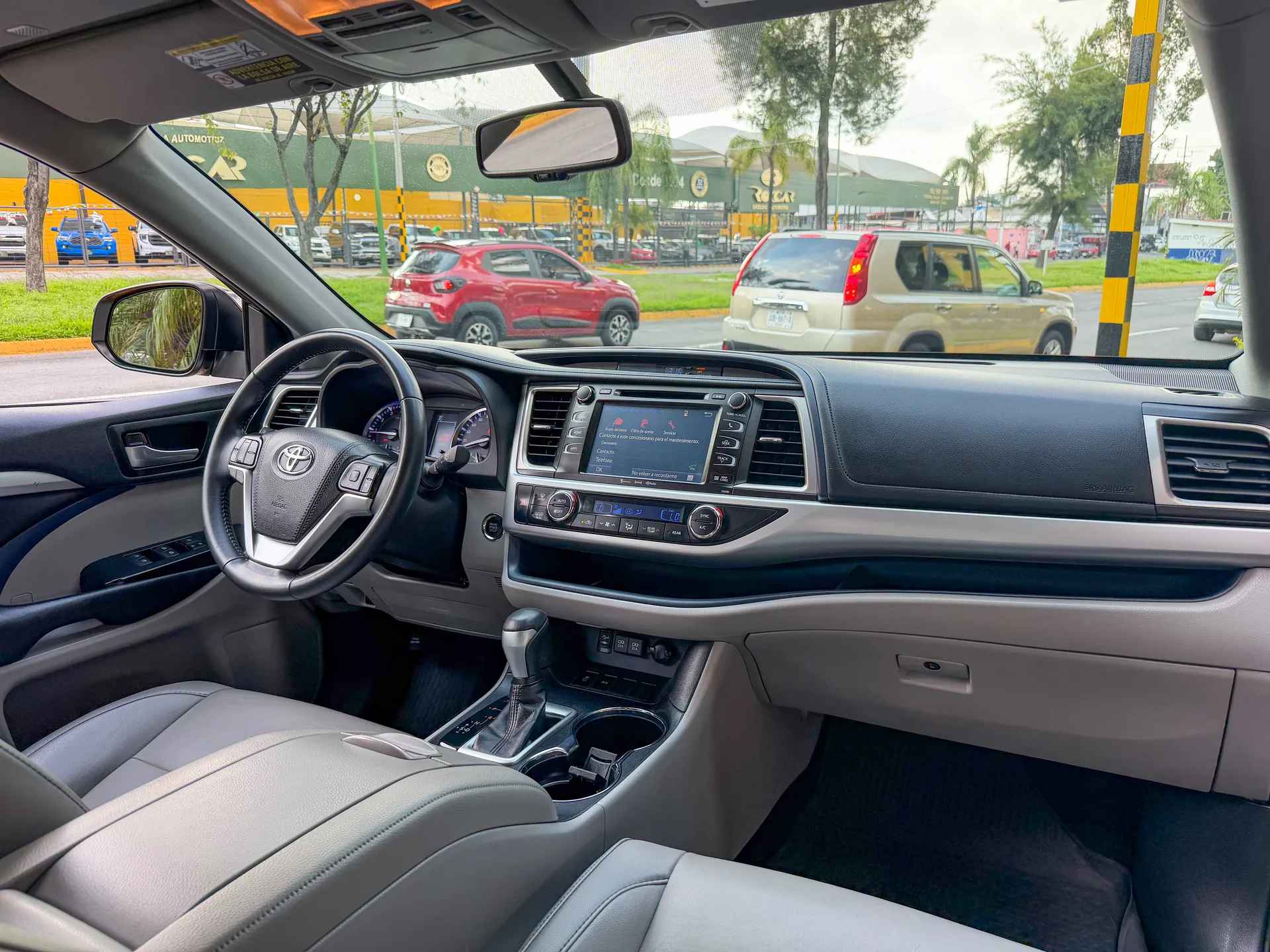 Car image 14