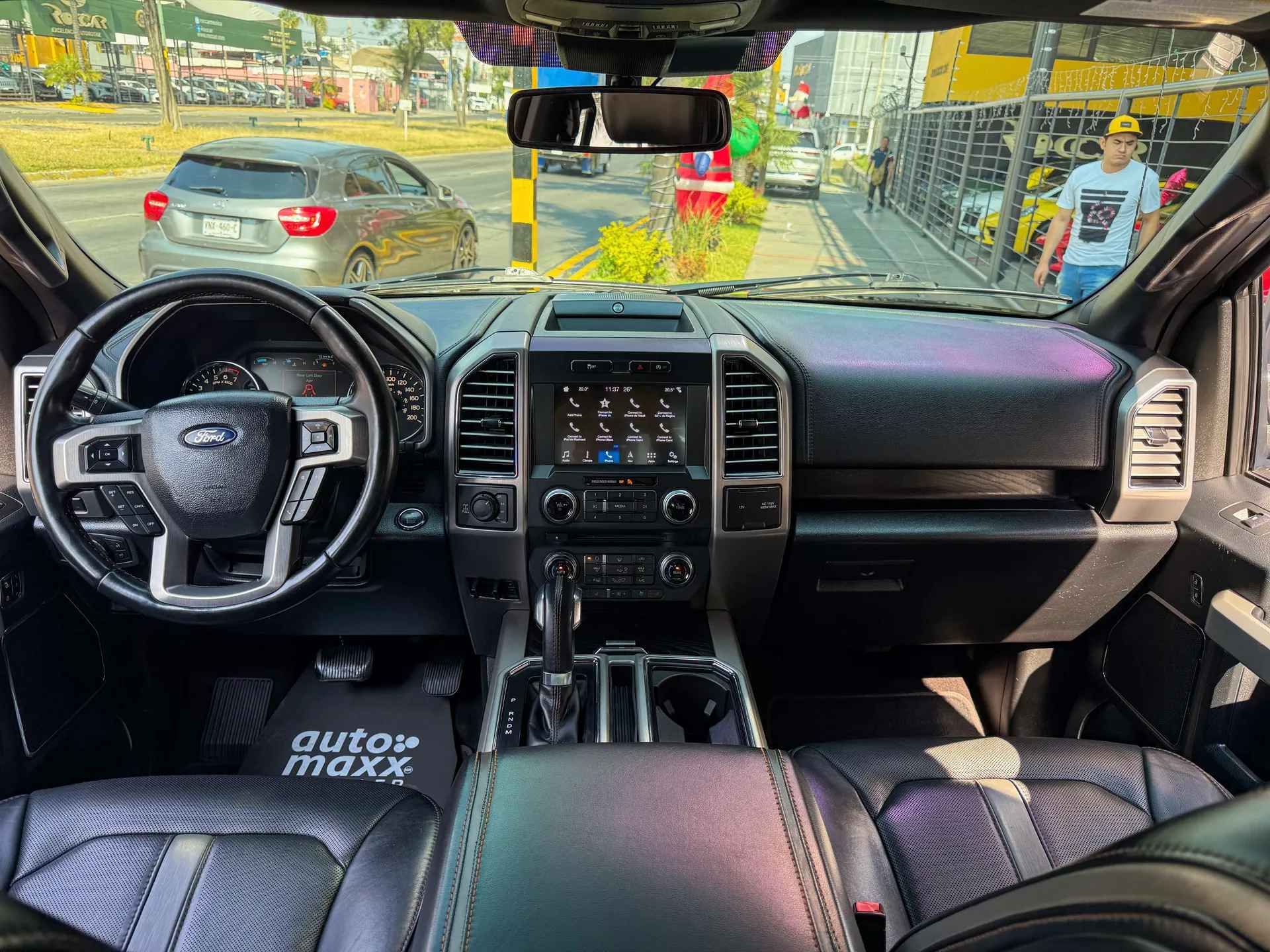 Car image 11