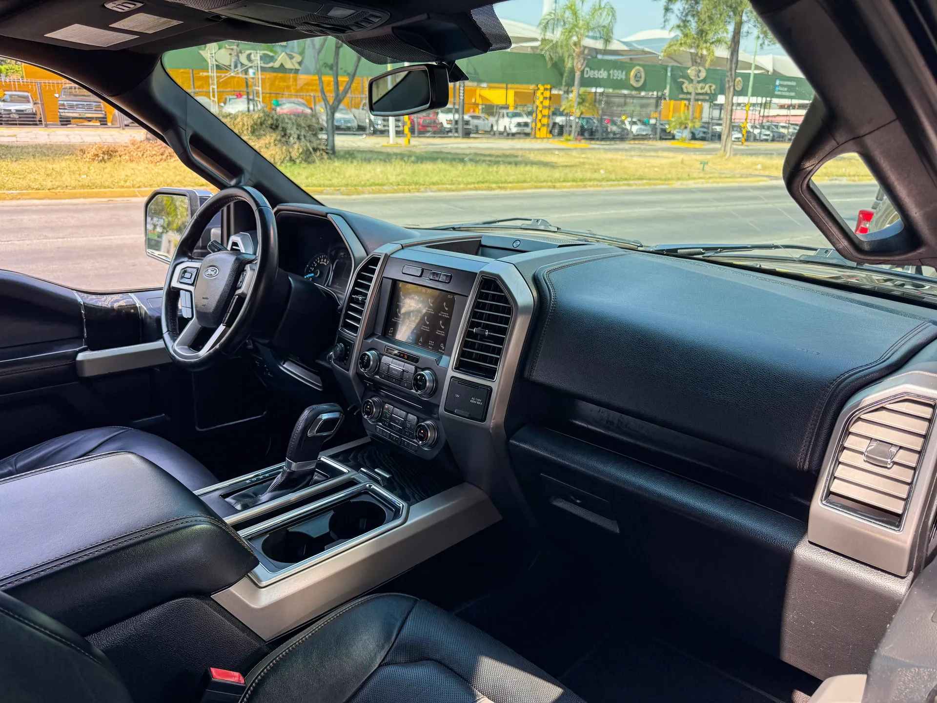 Car image 14