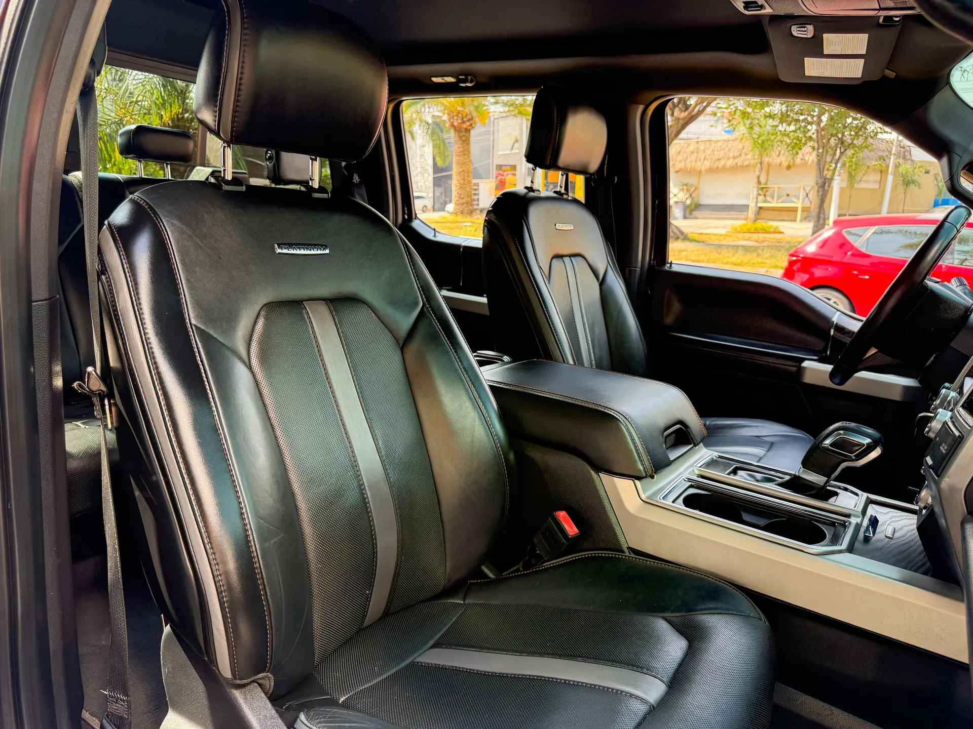 Car image 16