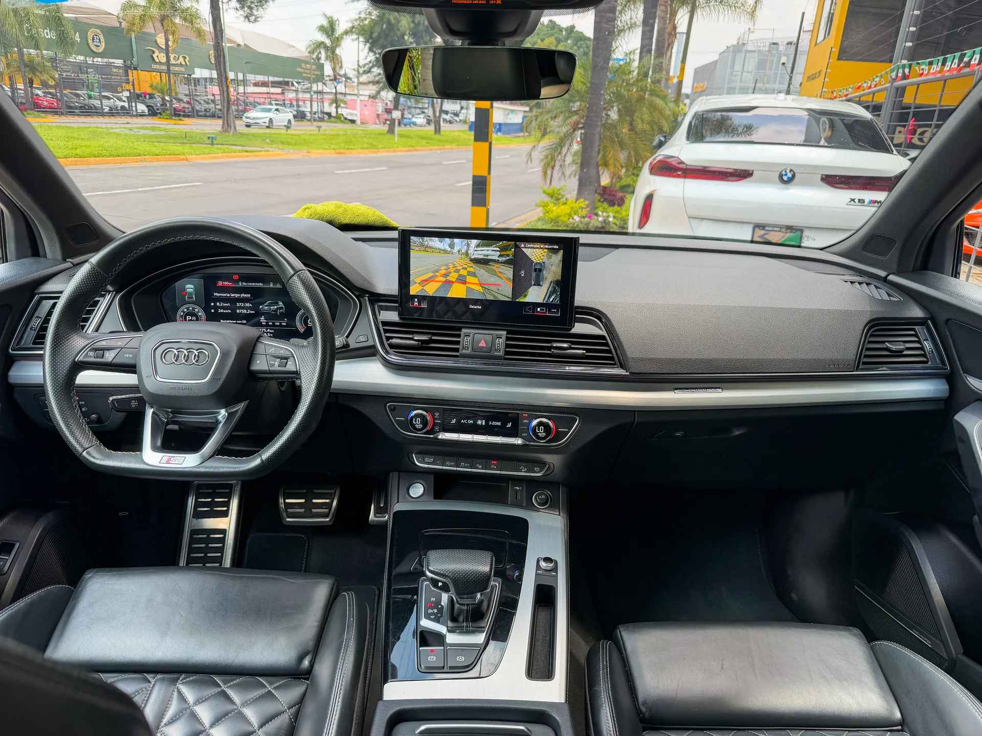 Car image 11