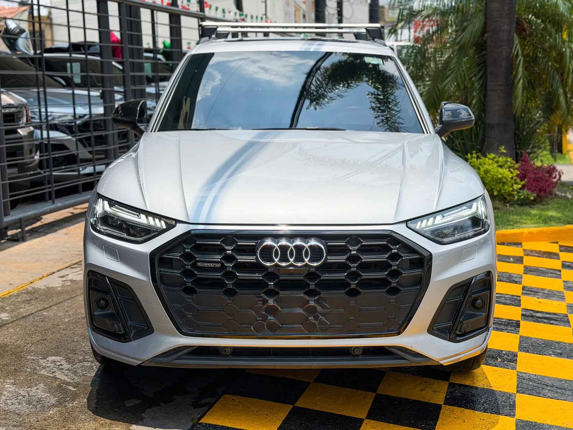 Car image 3
