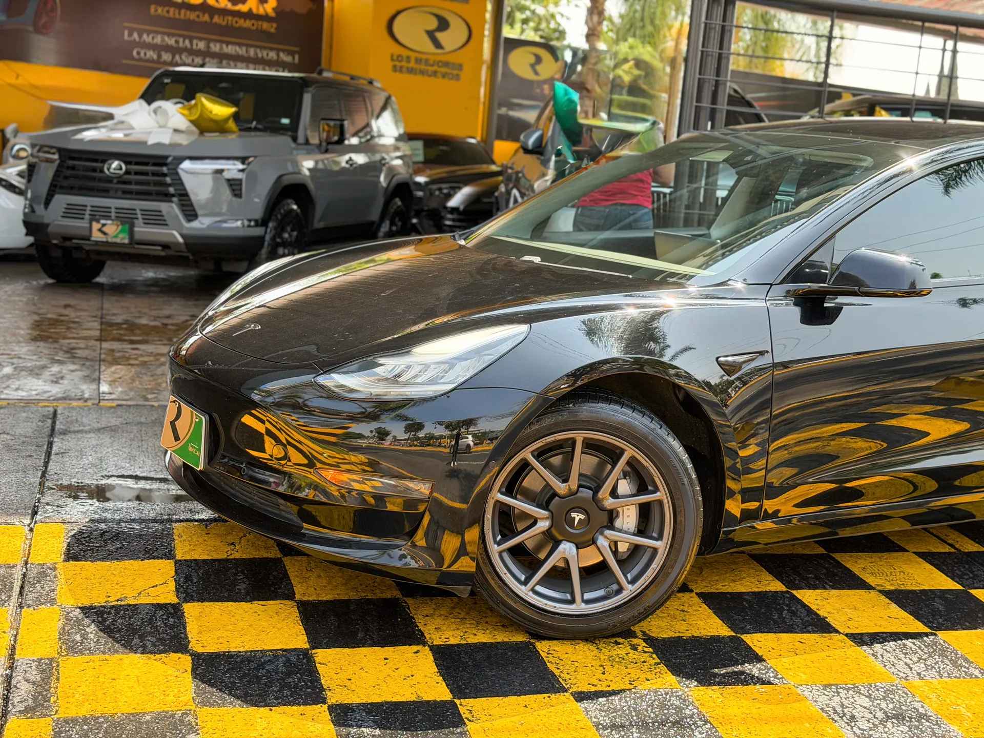 Car image 2