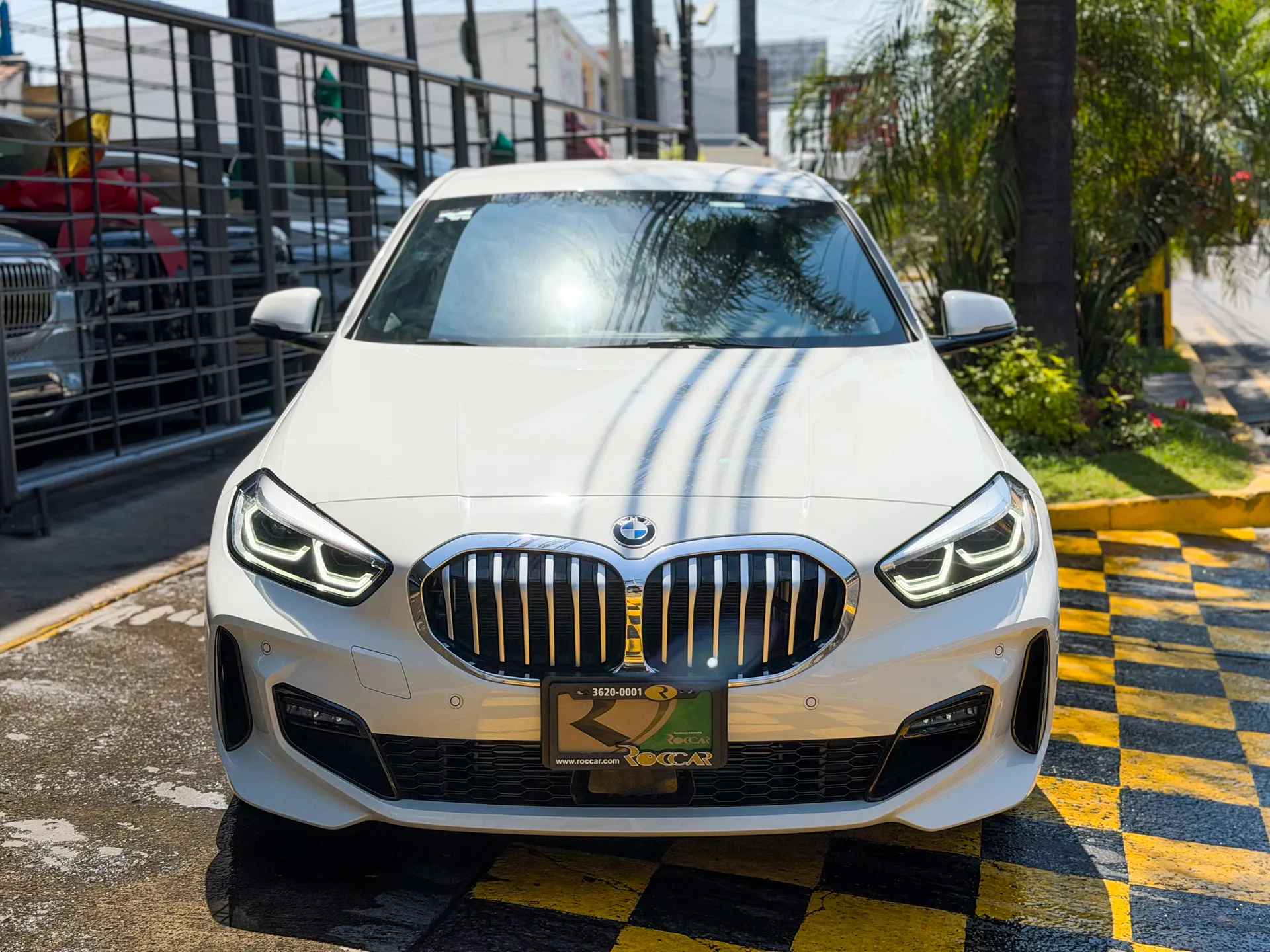 Car image 3