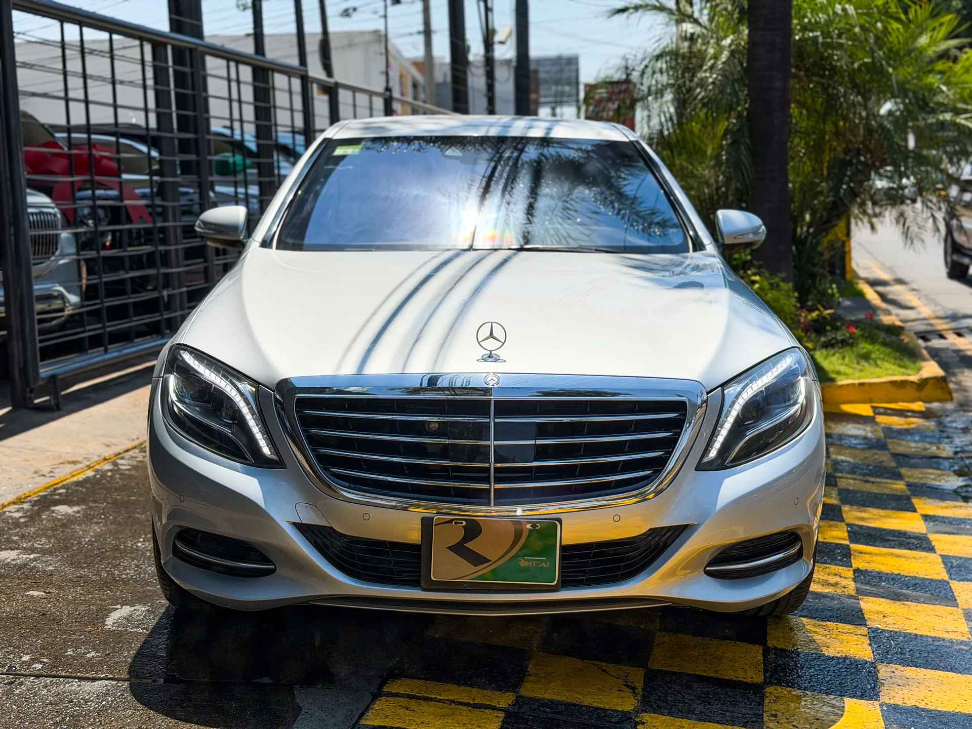 Car image 3