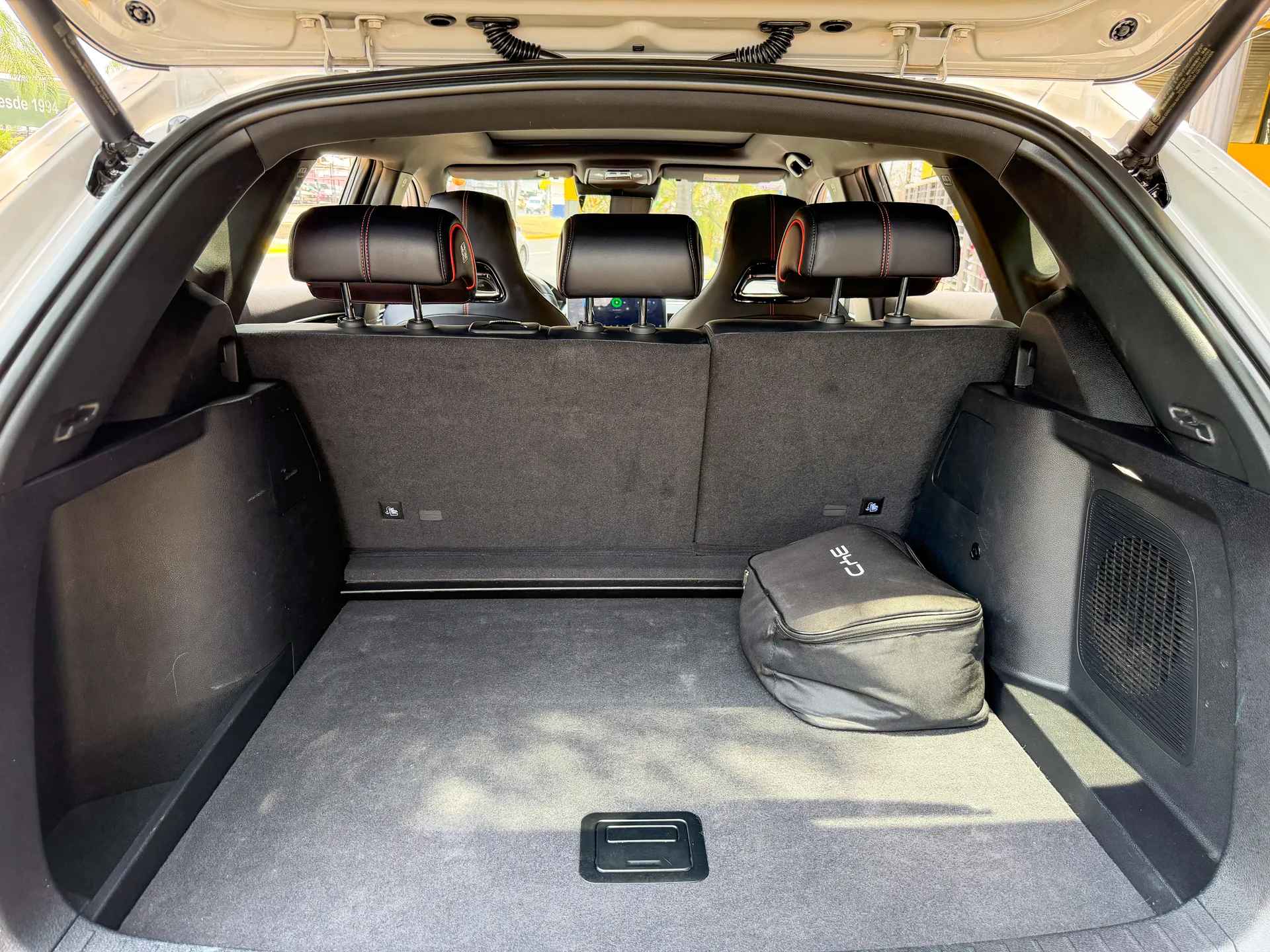 Car image 19