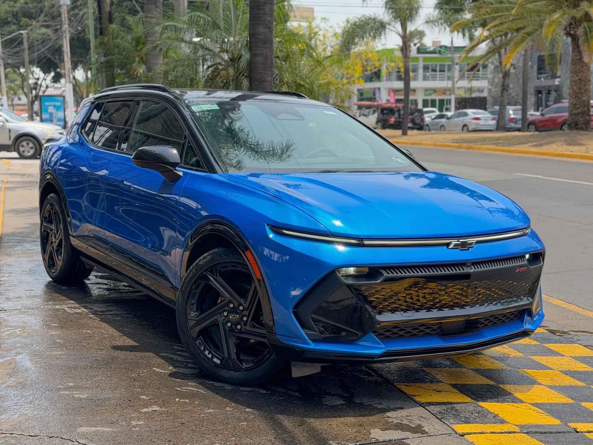 Car image 4