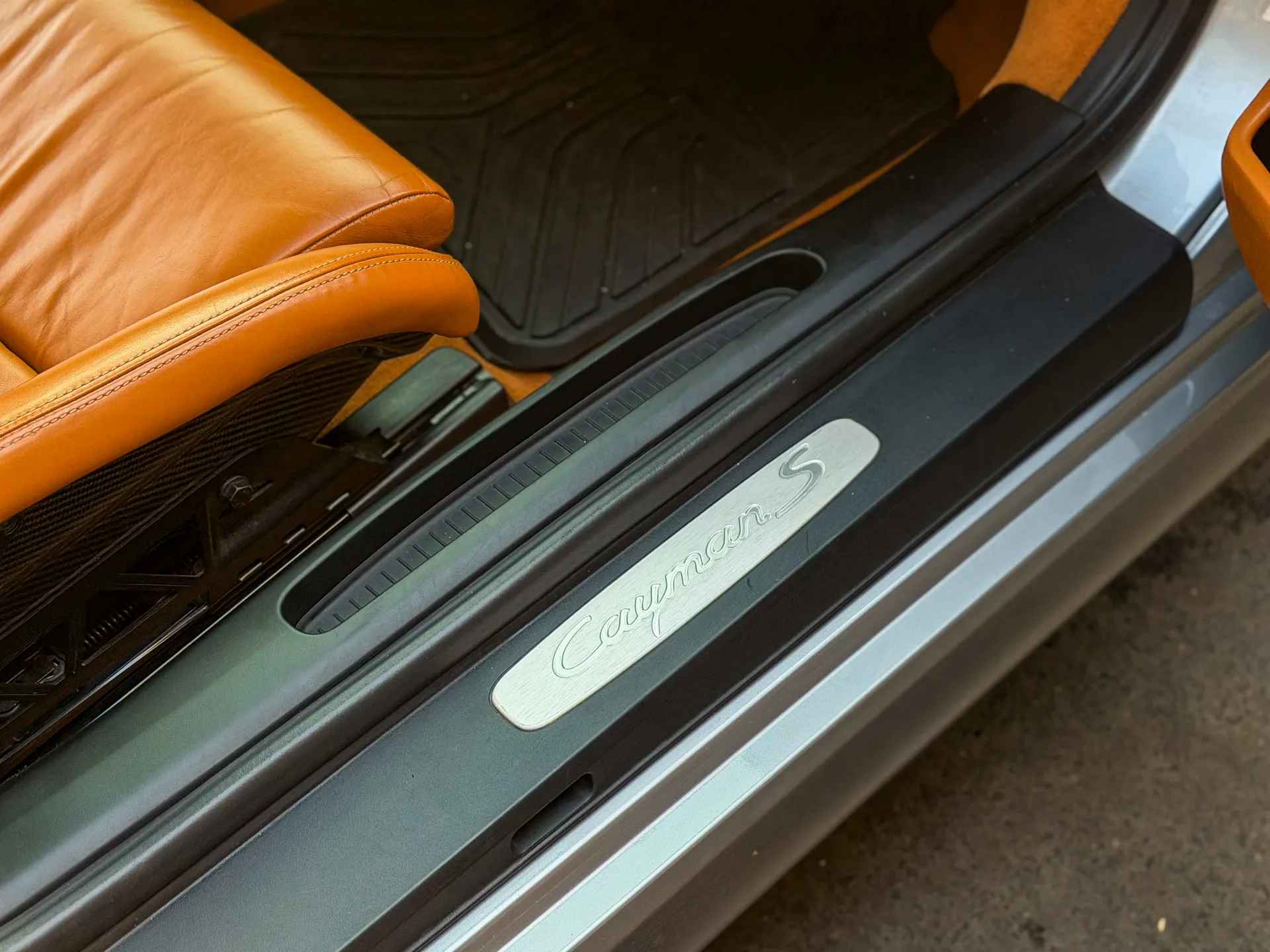 Car image 14