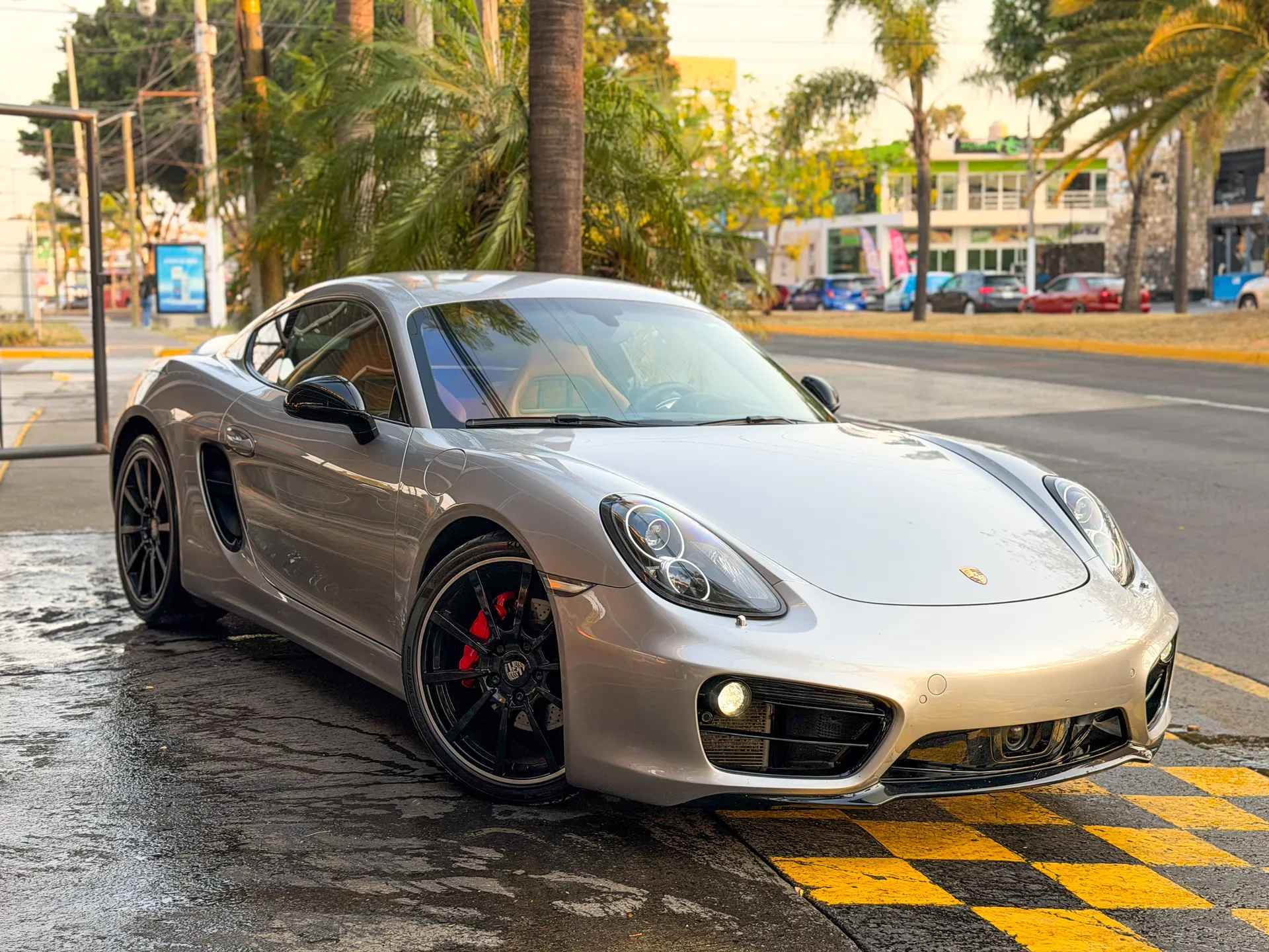 Car image 4