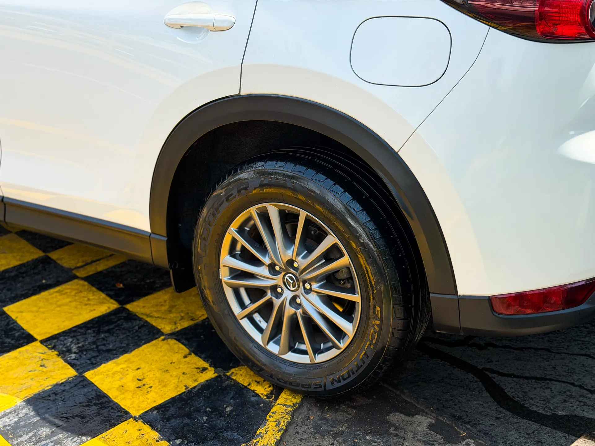 Car image 7