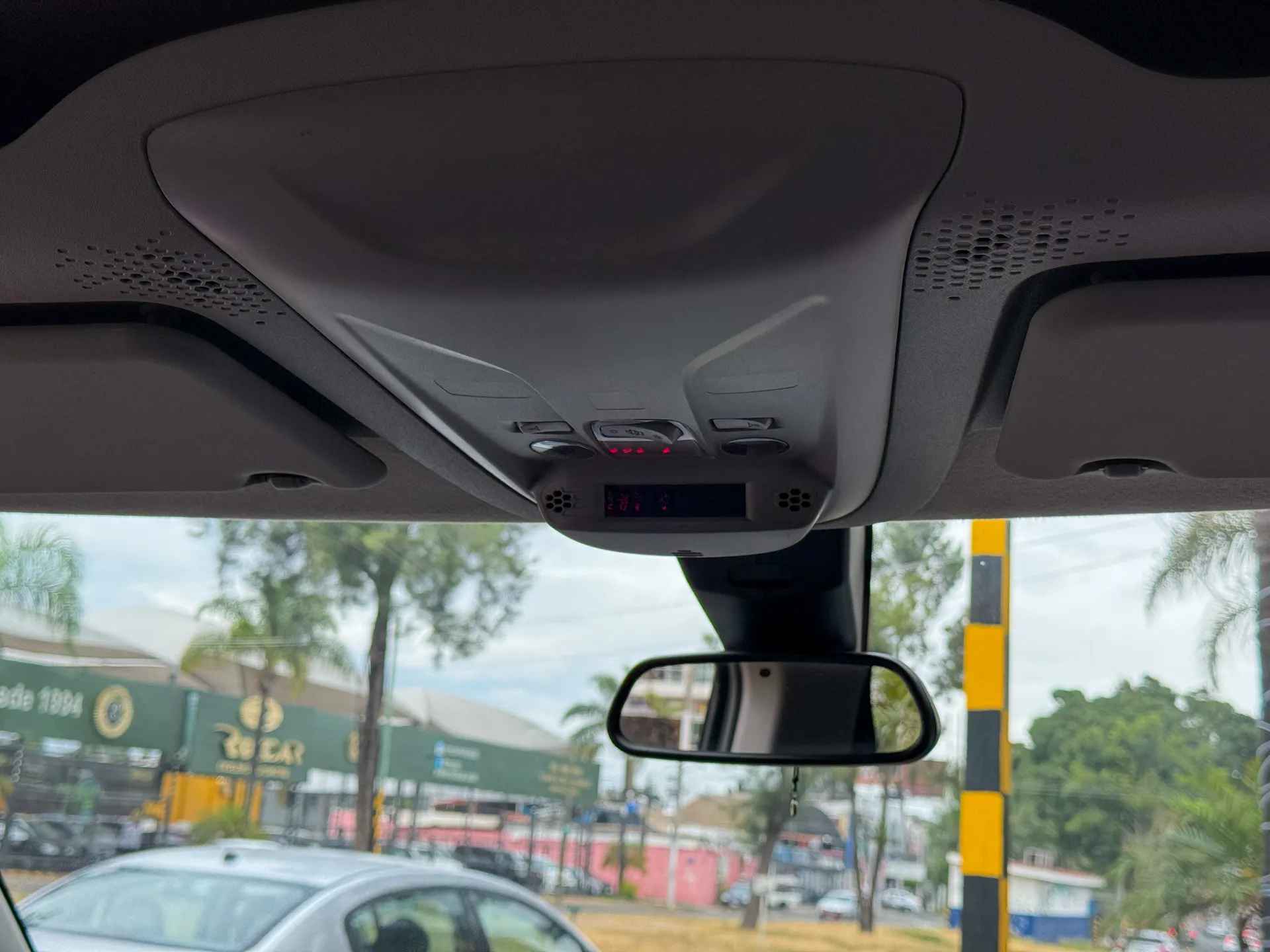 Car image 15