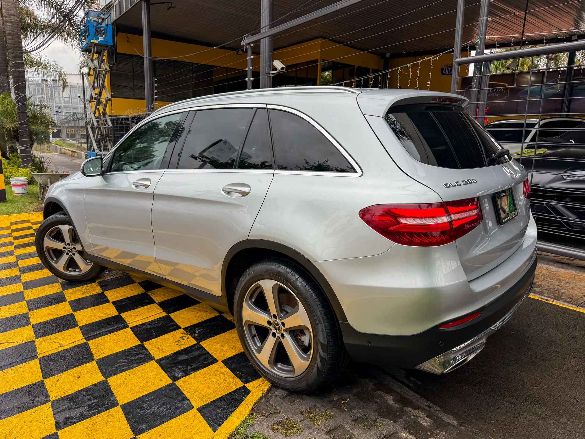 Car image 6