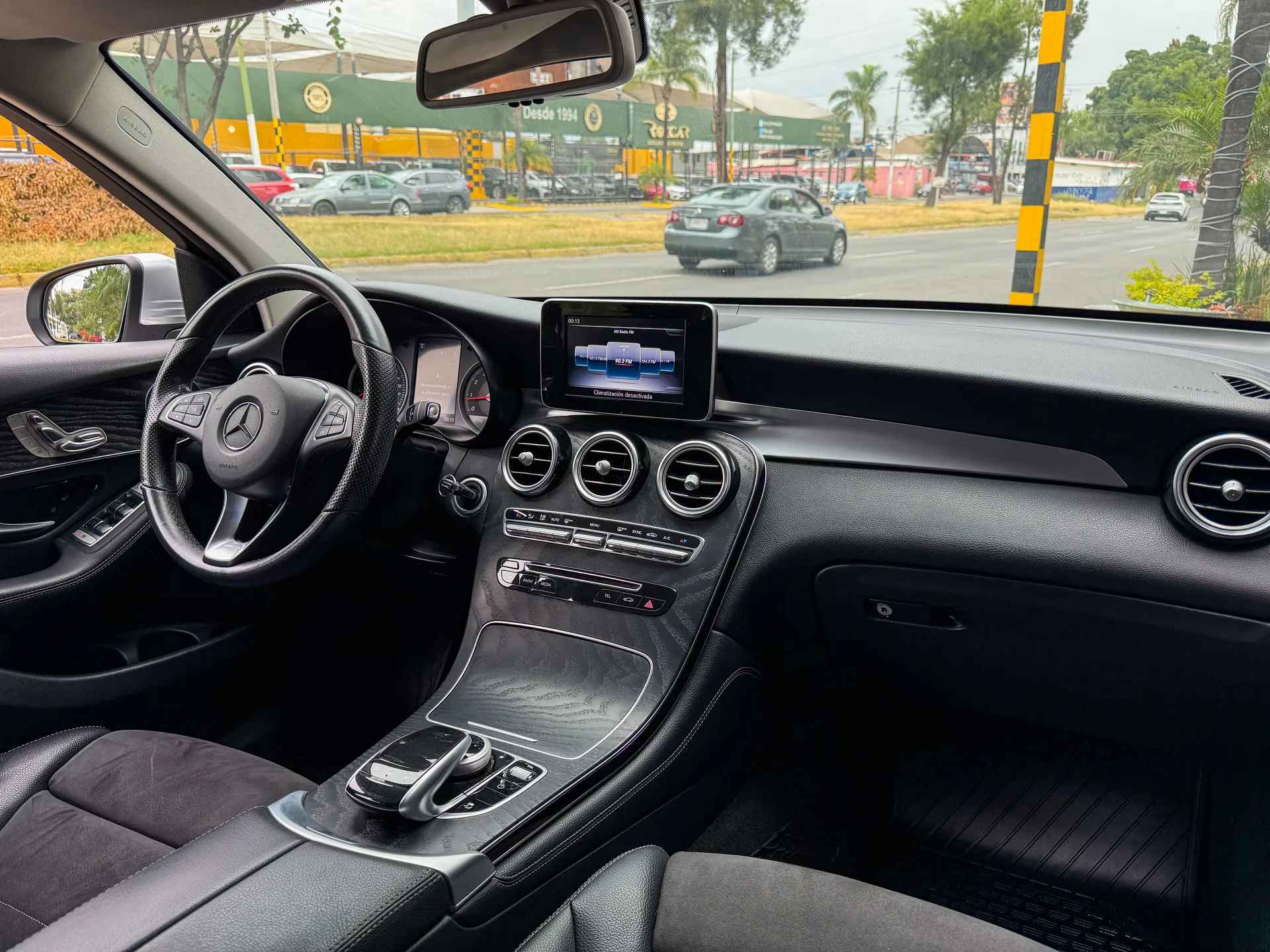 Car image 16