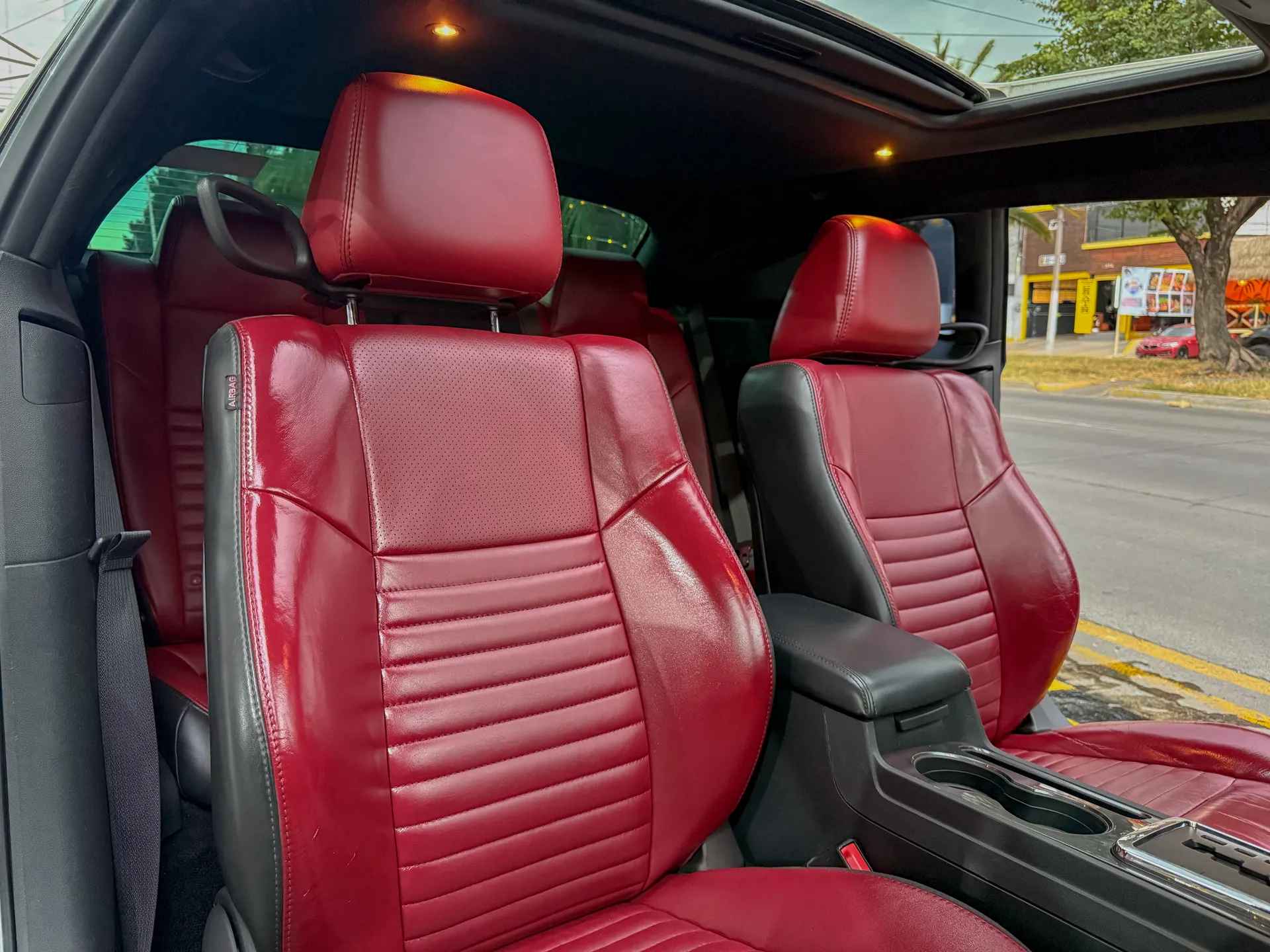Car image 12